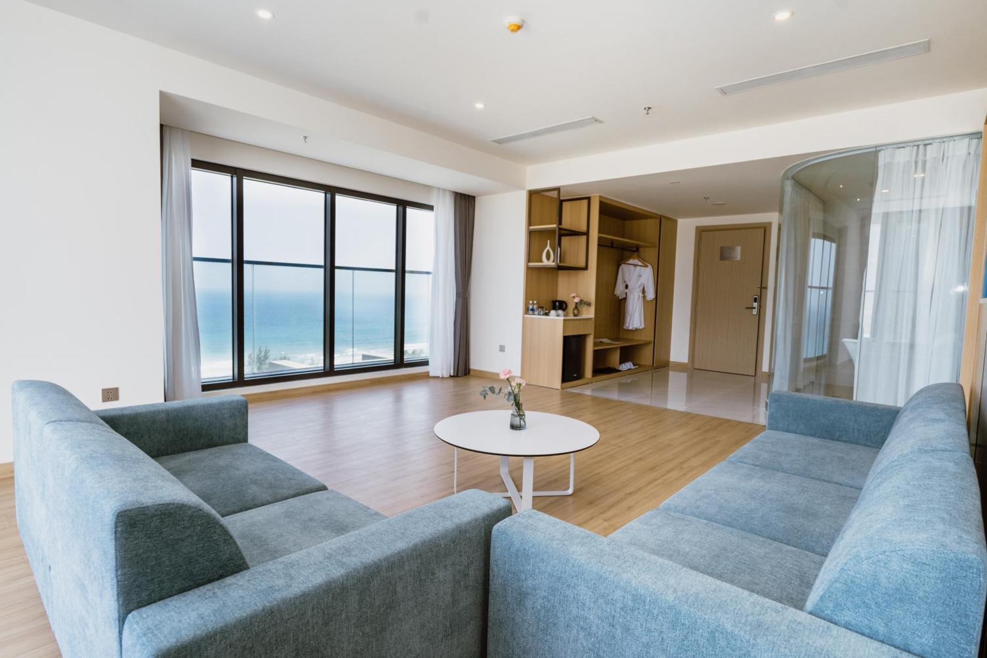 Aquamarine Beachfront & Resort Cam Ranh