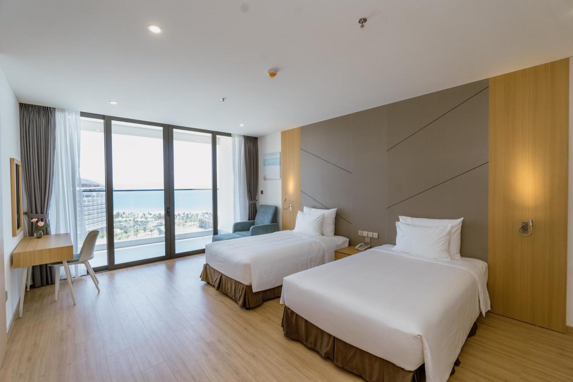 Aquamarine Beachfront & Resort 5*