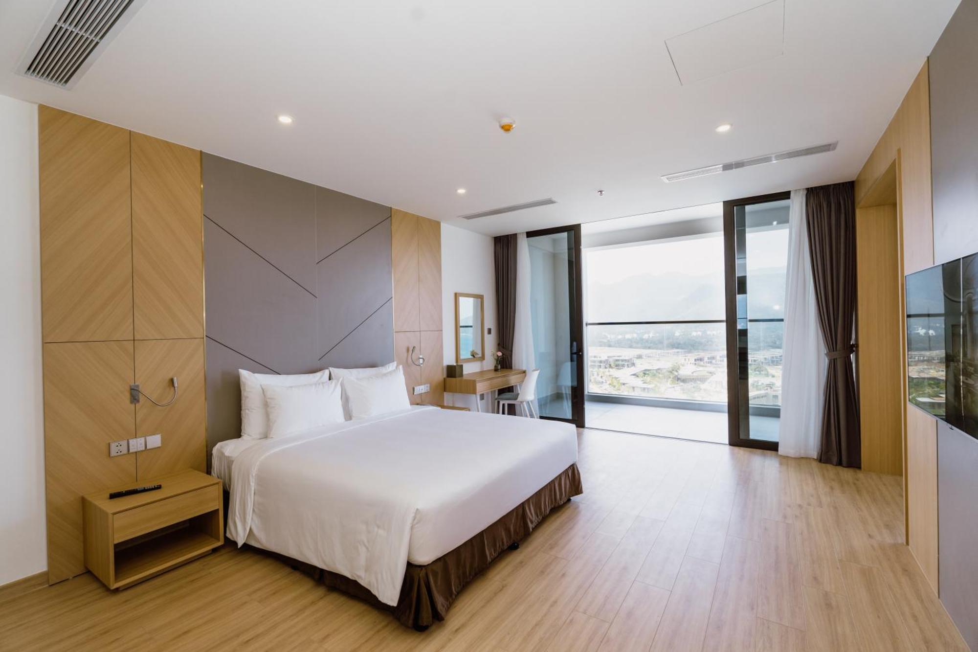 Aquamarine Beachfront & 5*