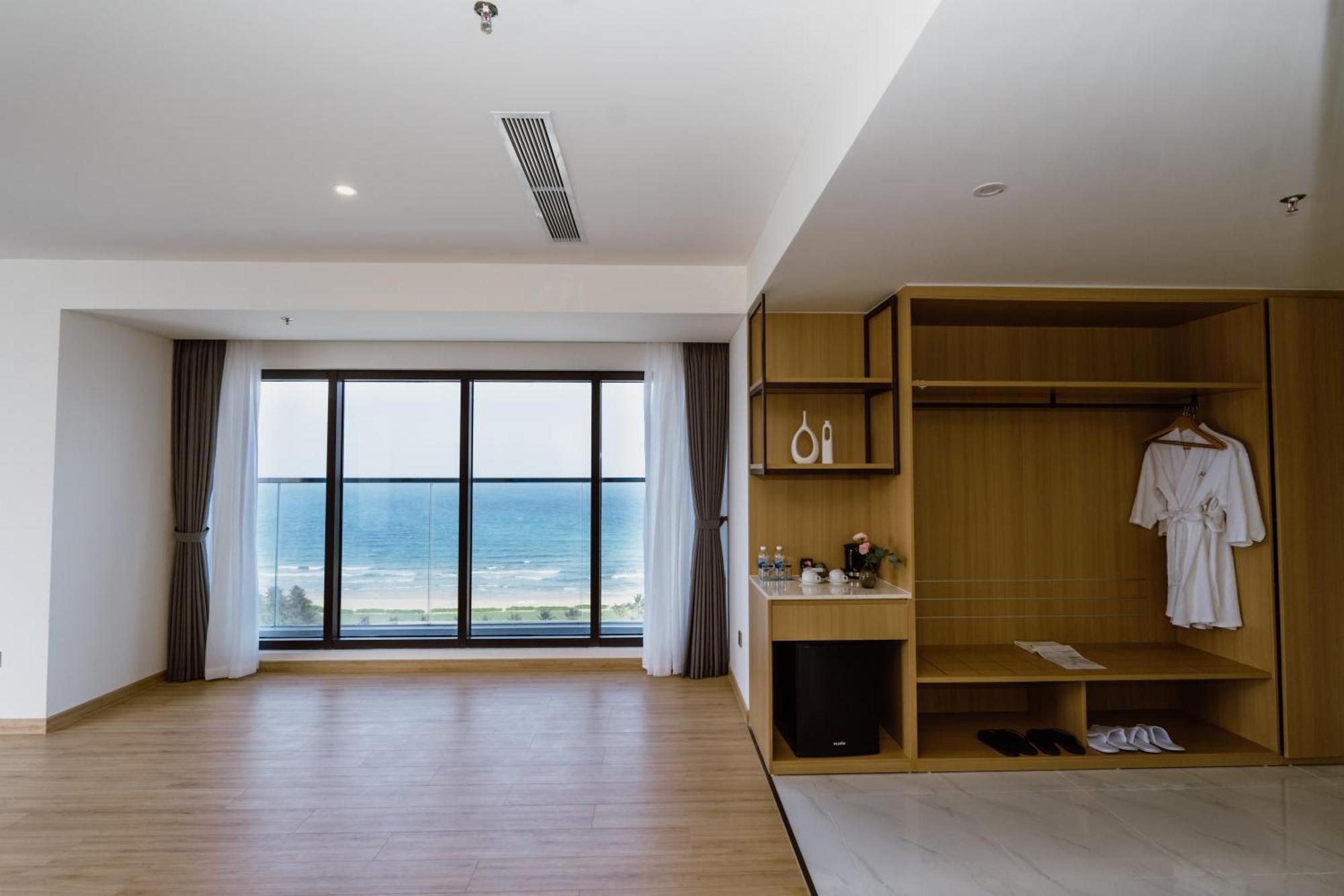 Aquamarine Beachfront & Cam Ranh