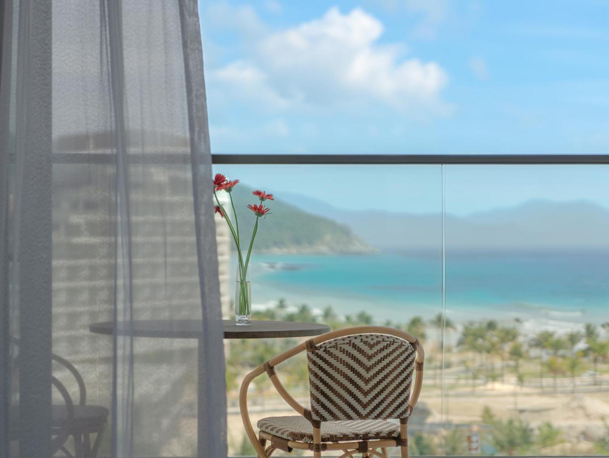 Resort Aquamarine Beachfront &