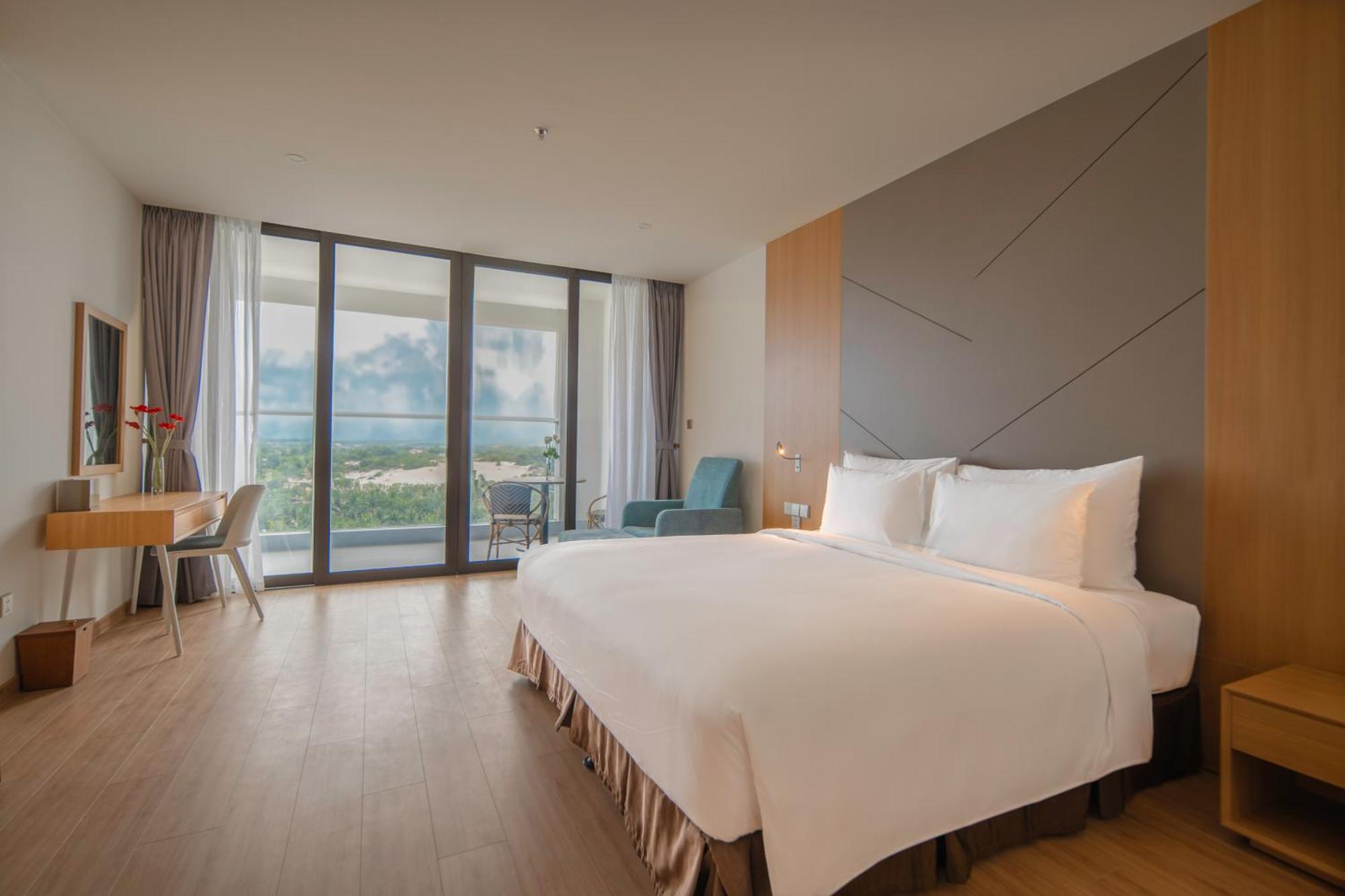 Aquamarine Beachfront & Resort Cam Ranh