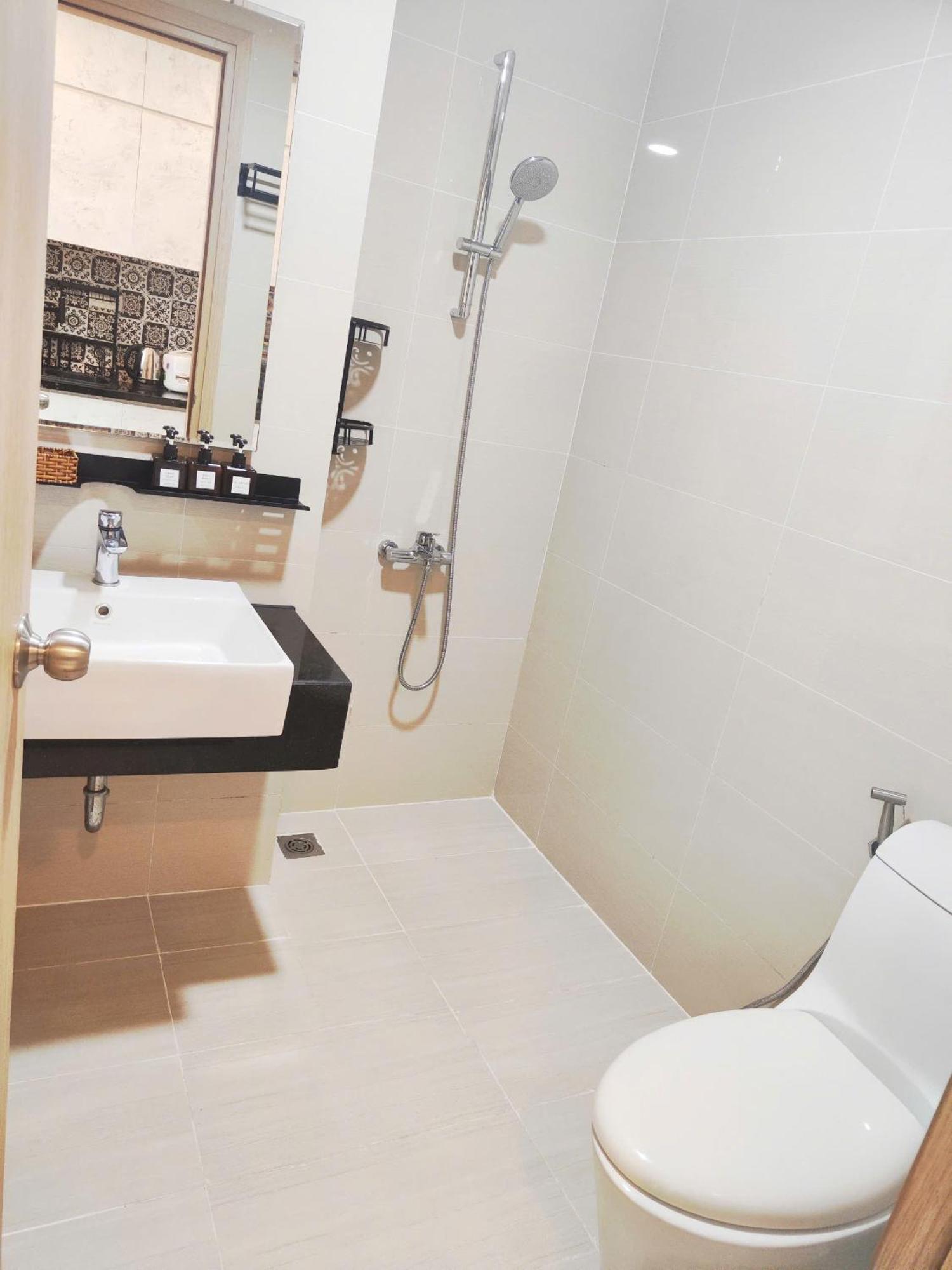 Aparthotel Botanica Premier - With Swimming Pool, Near The Airport Ho Chi Minh City