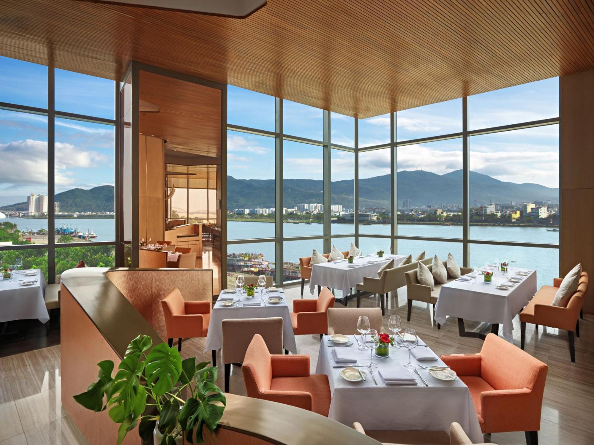 Hotel Novotel Premier River Da Nang