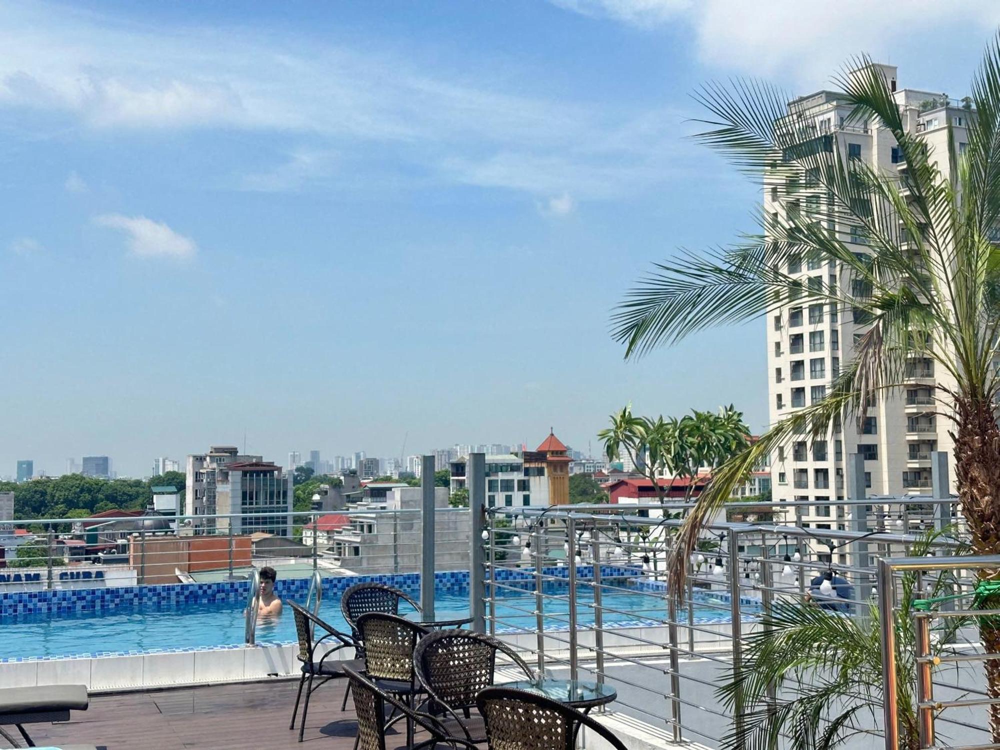 Luxe Paradise & Khách sạn 4*