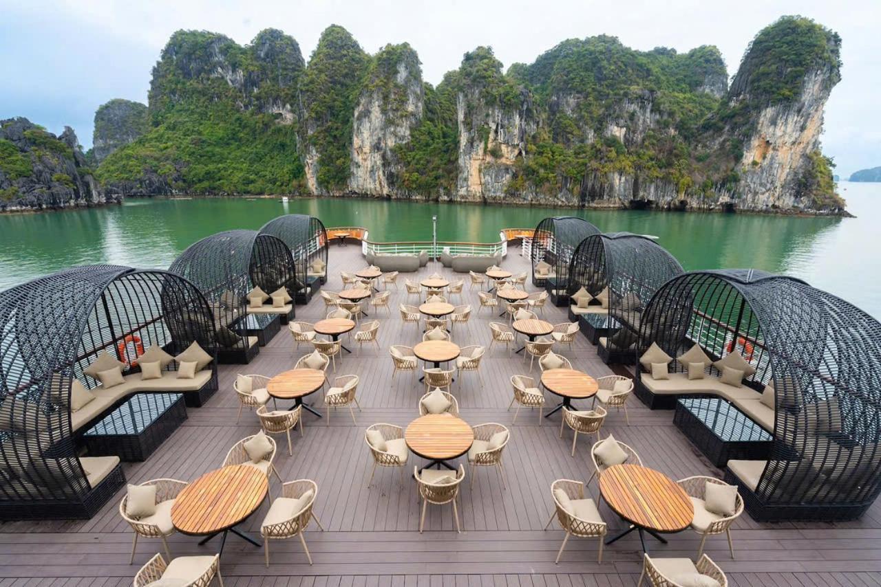 Dragon Castle Bai Chay Quang Ninh * Ha Long
