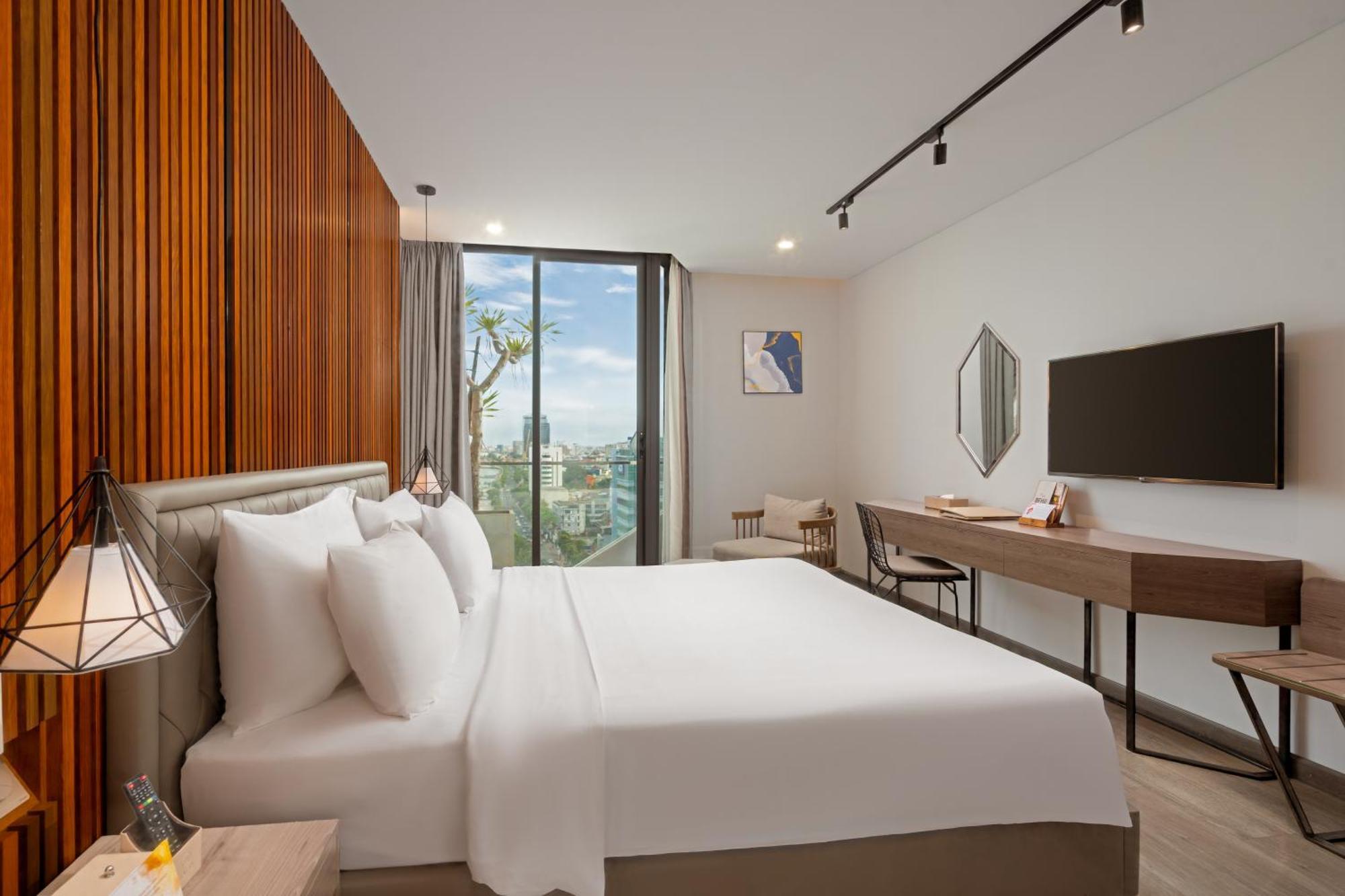 Haian Riverfront Hotel