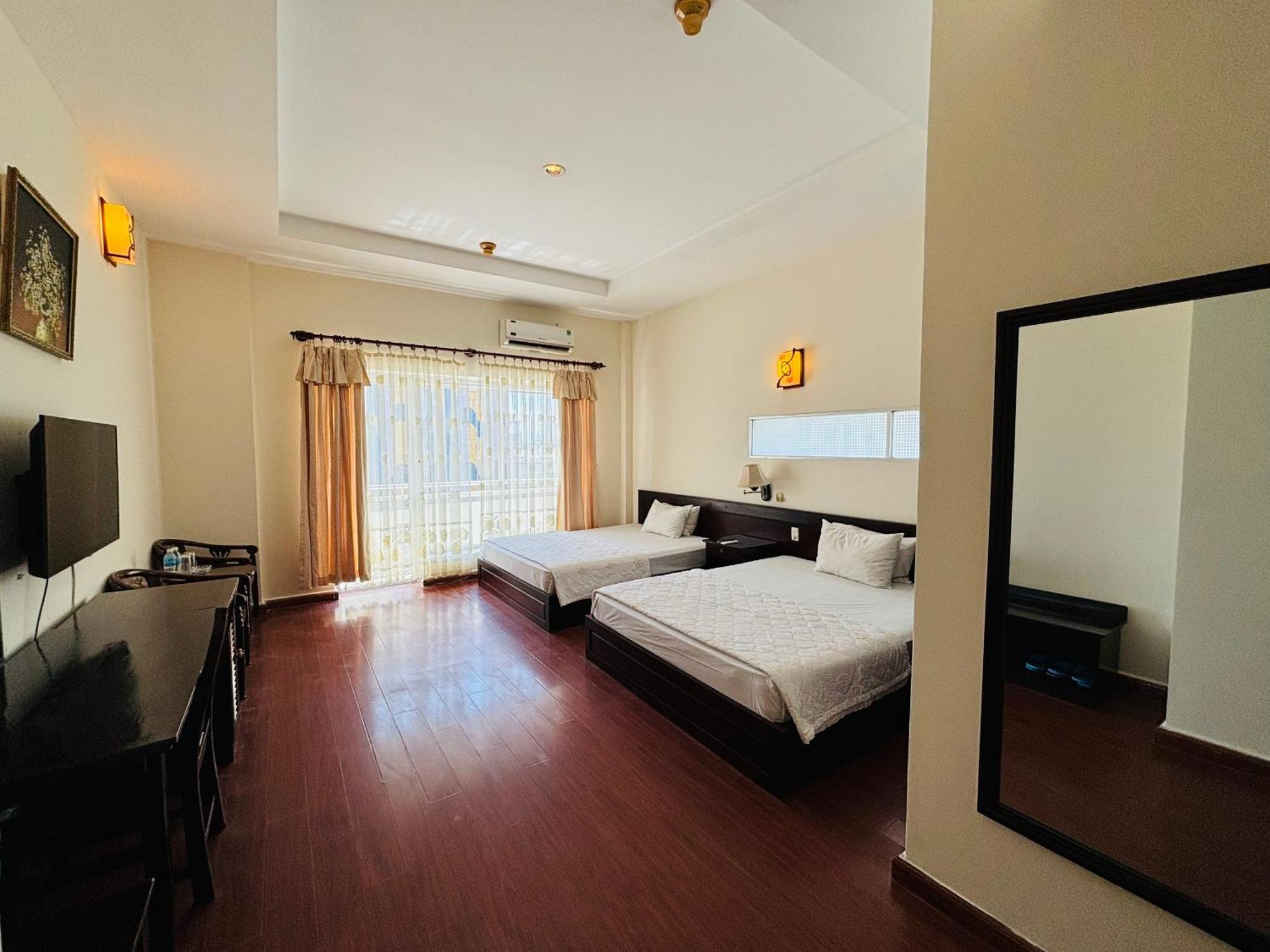 Khach San Au Khách sạn
