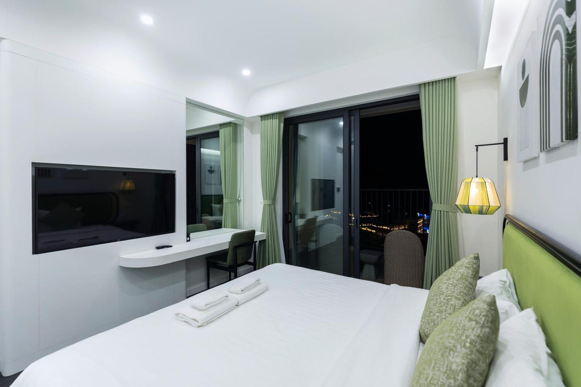 Mira - Hillside - Sea & Firework View Aparthotel 4*