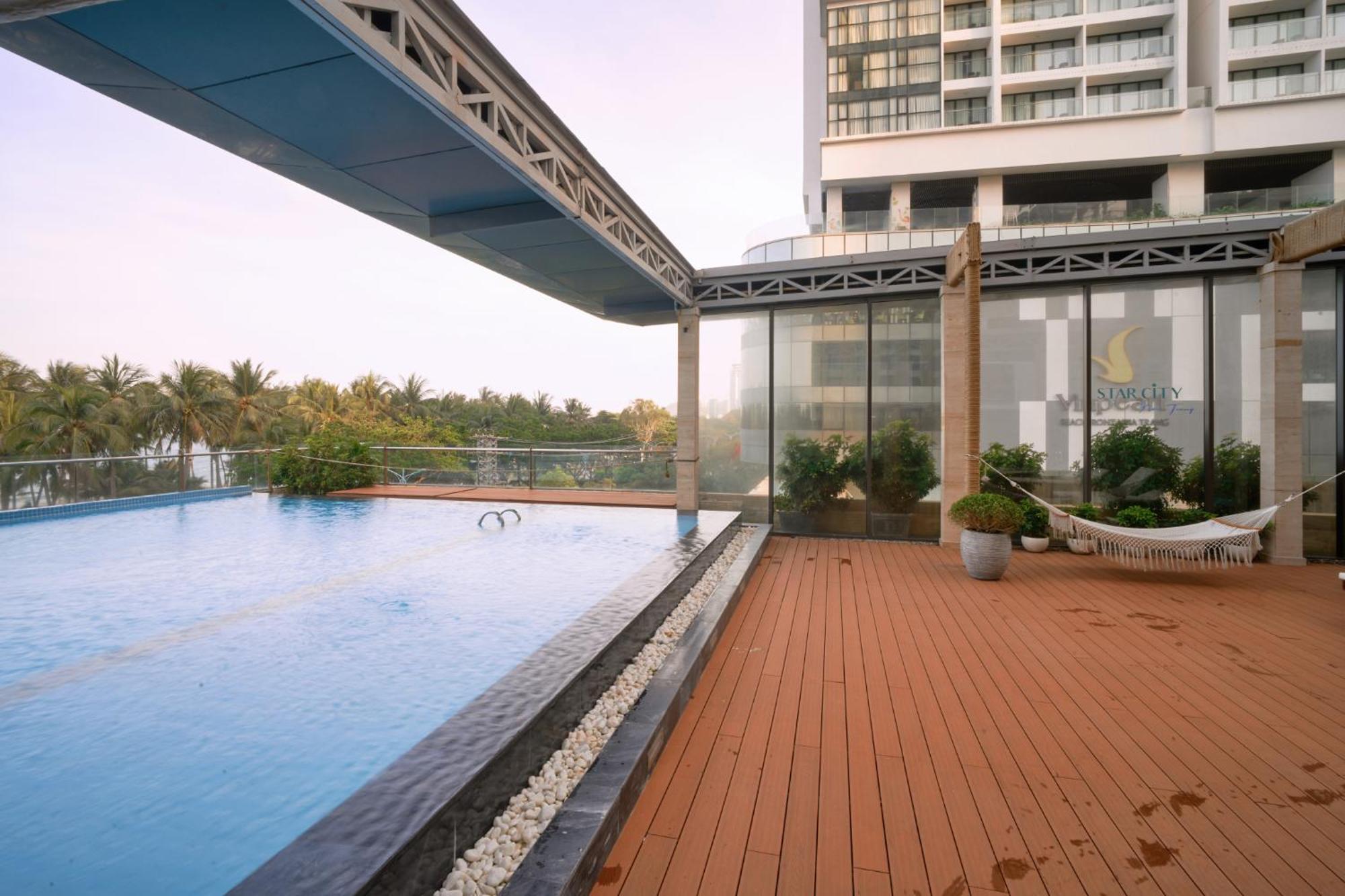 S Lux Starcity With Sea View Aparthotel *