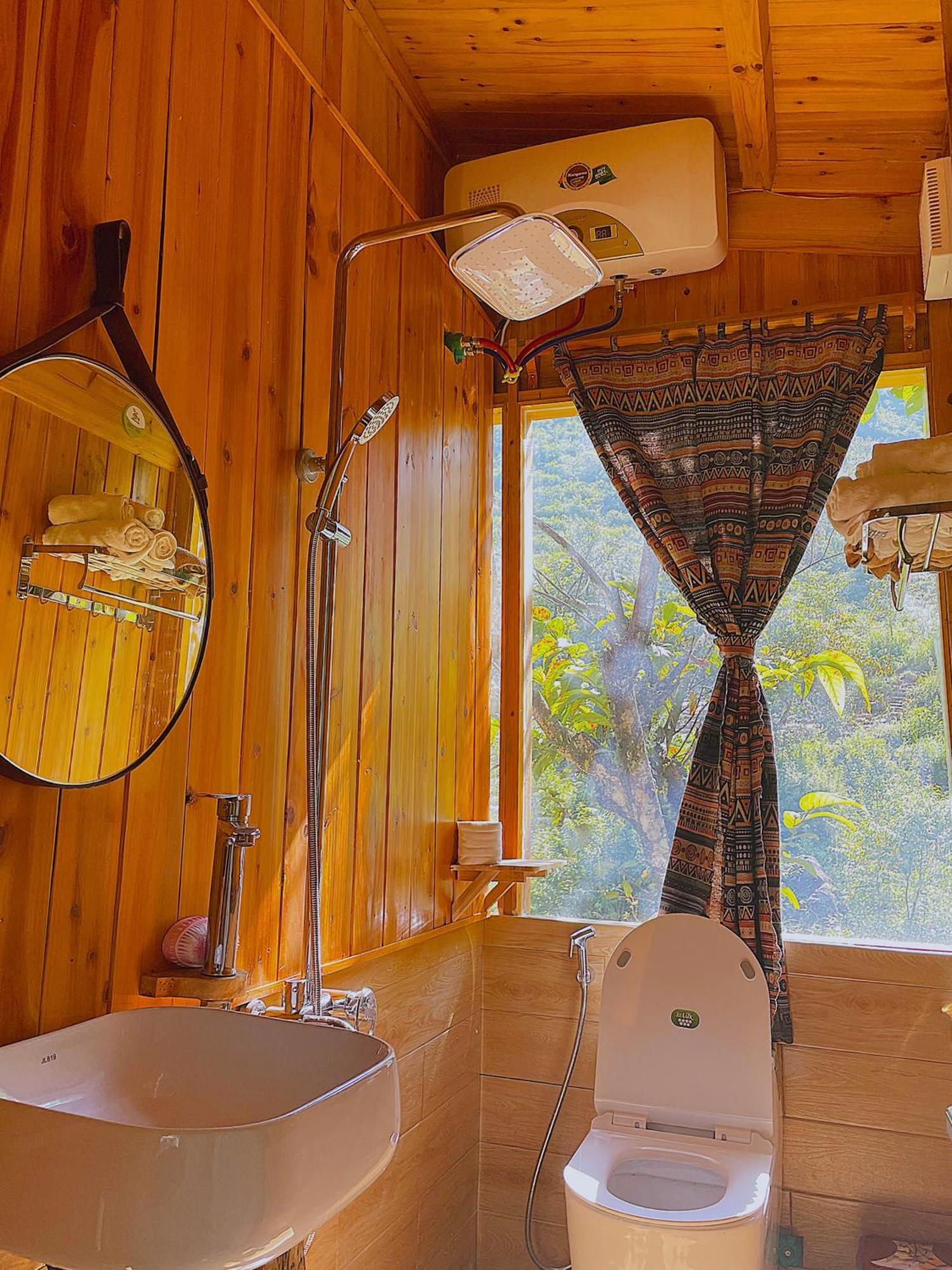 Hotel Ngu Chi Son Trekking Local Experience