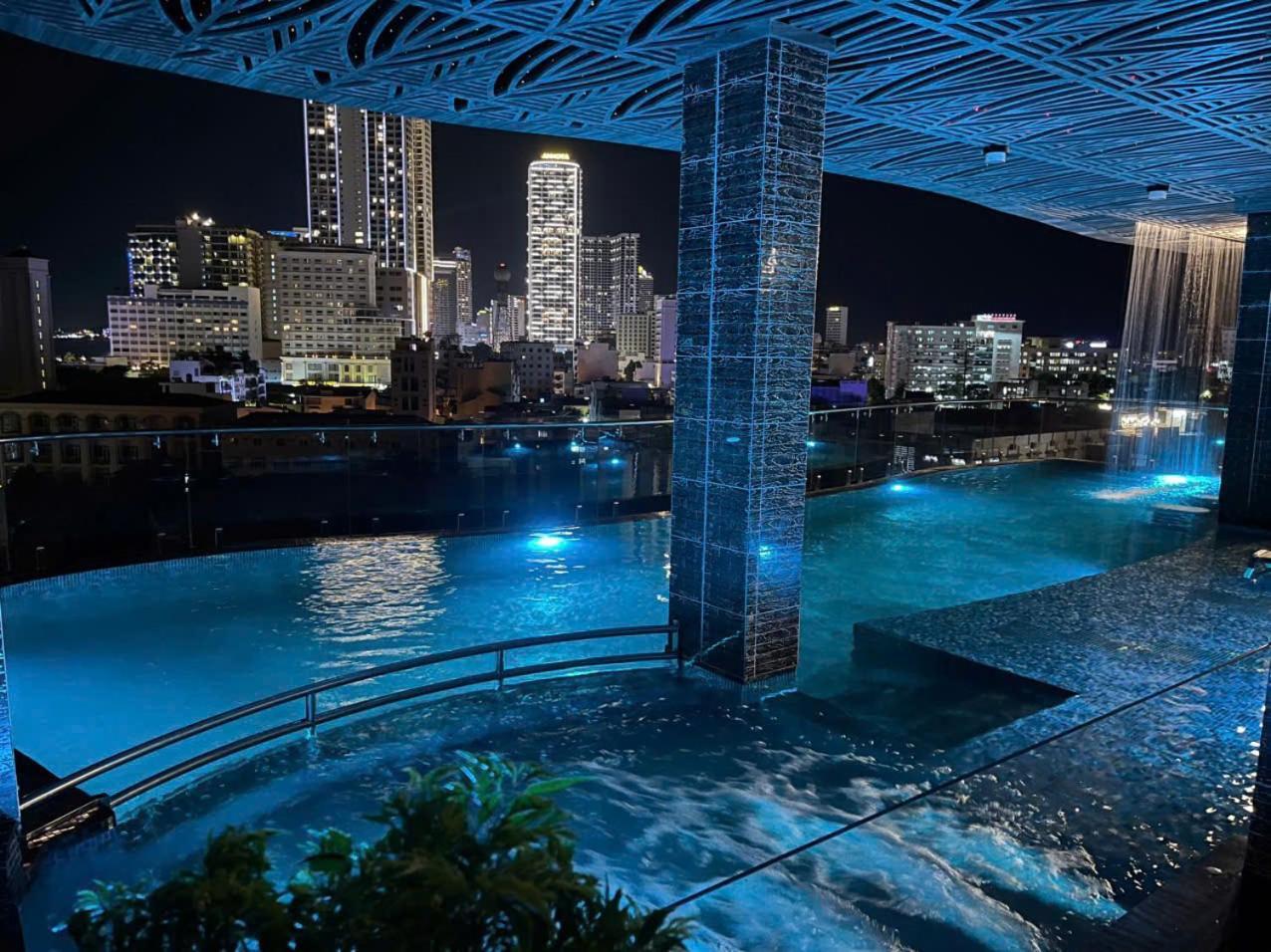 W Premium Hotel