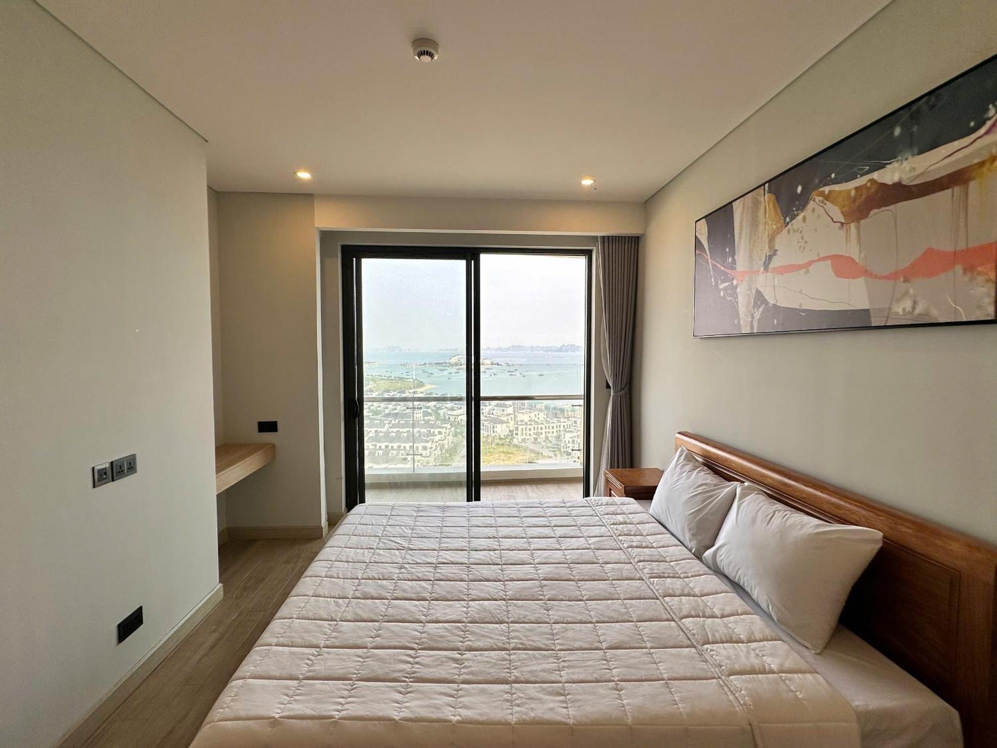 Bay View Halong Panoramic Bay View Luxury Aparthotel