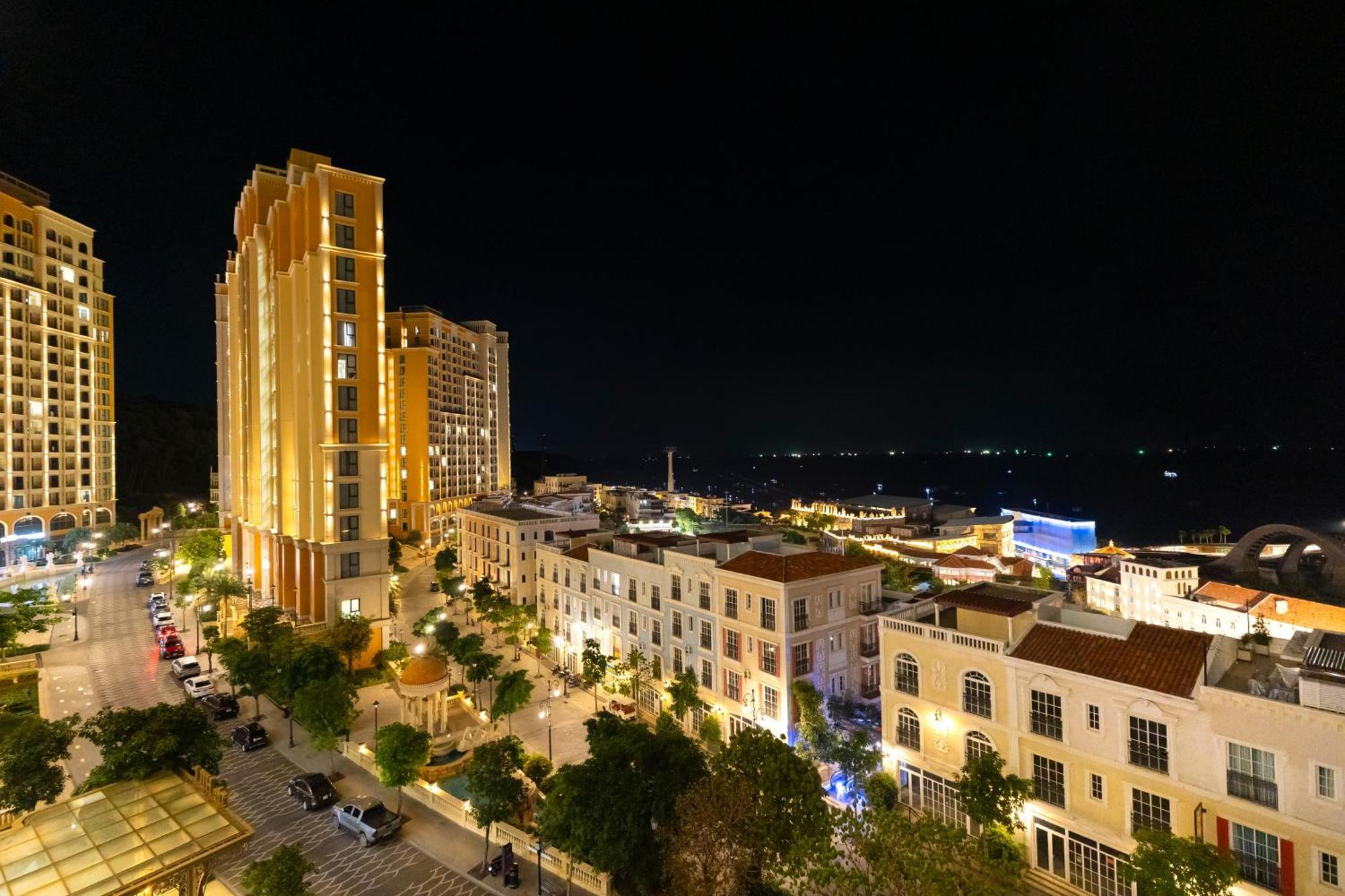 Aparthotel Mira - Hillside - Sea & Firework View