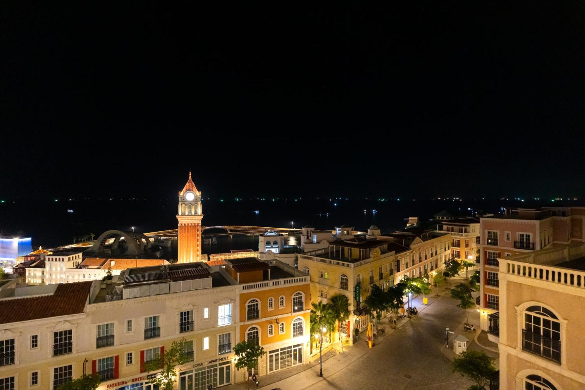 Mira - Hillside - Sea & Firework View 4* Phu Quoc