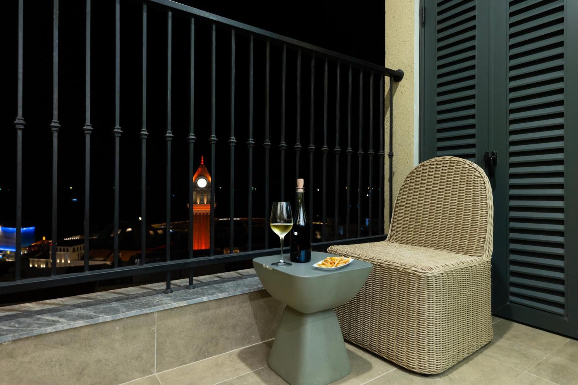 Aparthotel Mira - Hillside - Sea & Firework View