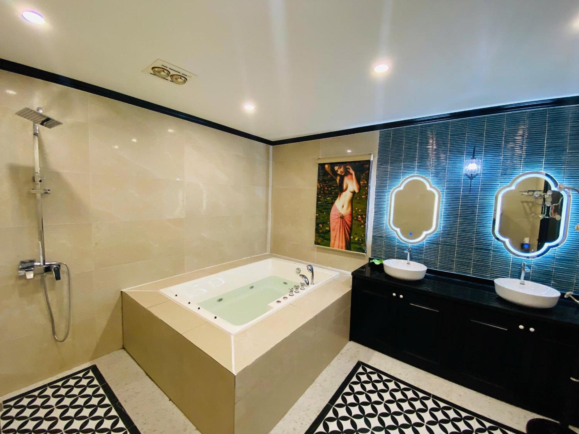 The Bamboo Palace & Residences Hotel