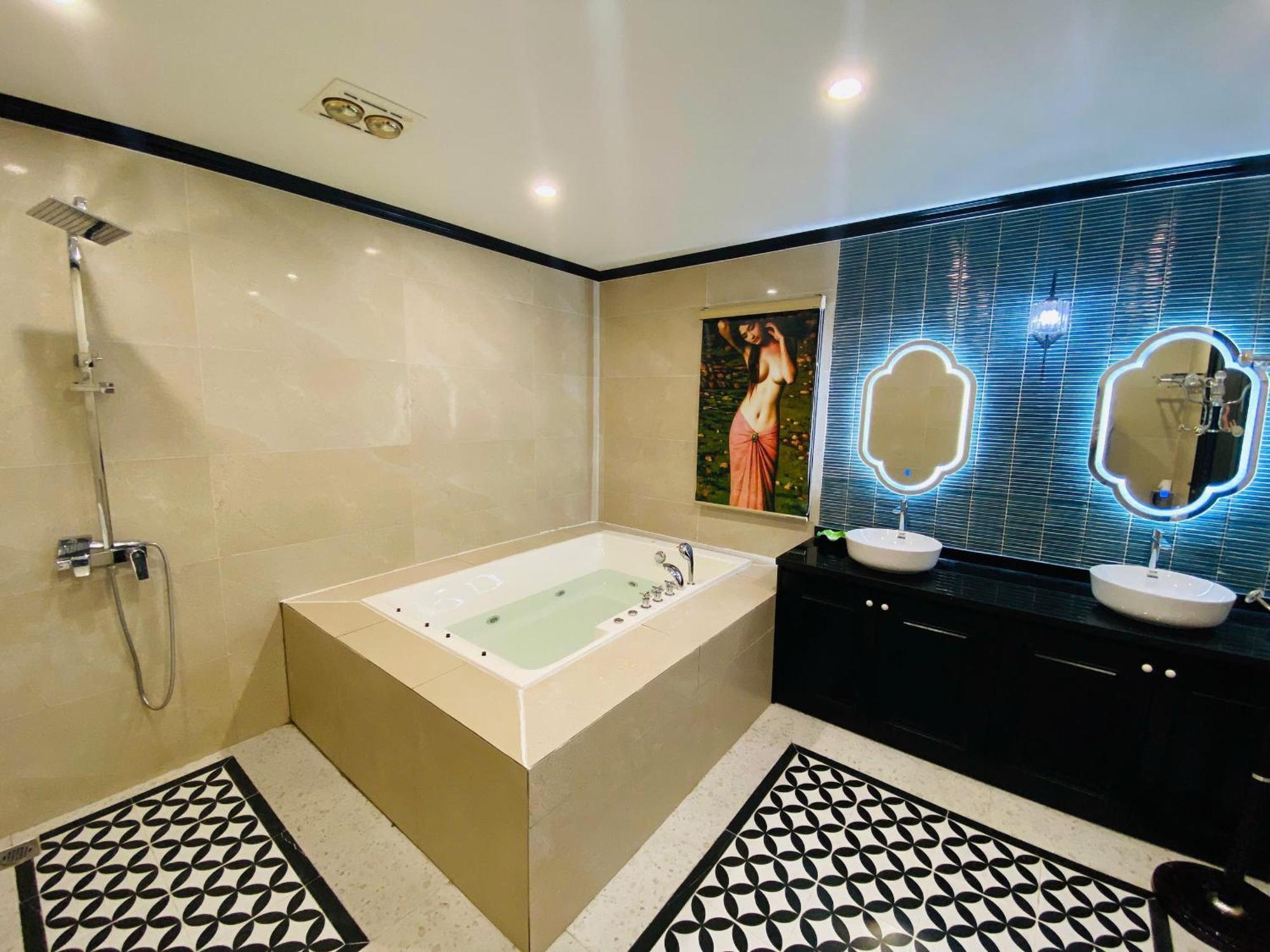 The Bamboo Palace & Residences Hotel 5*