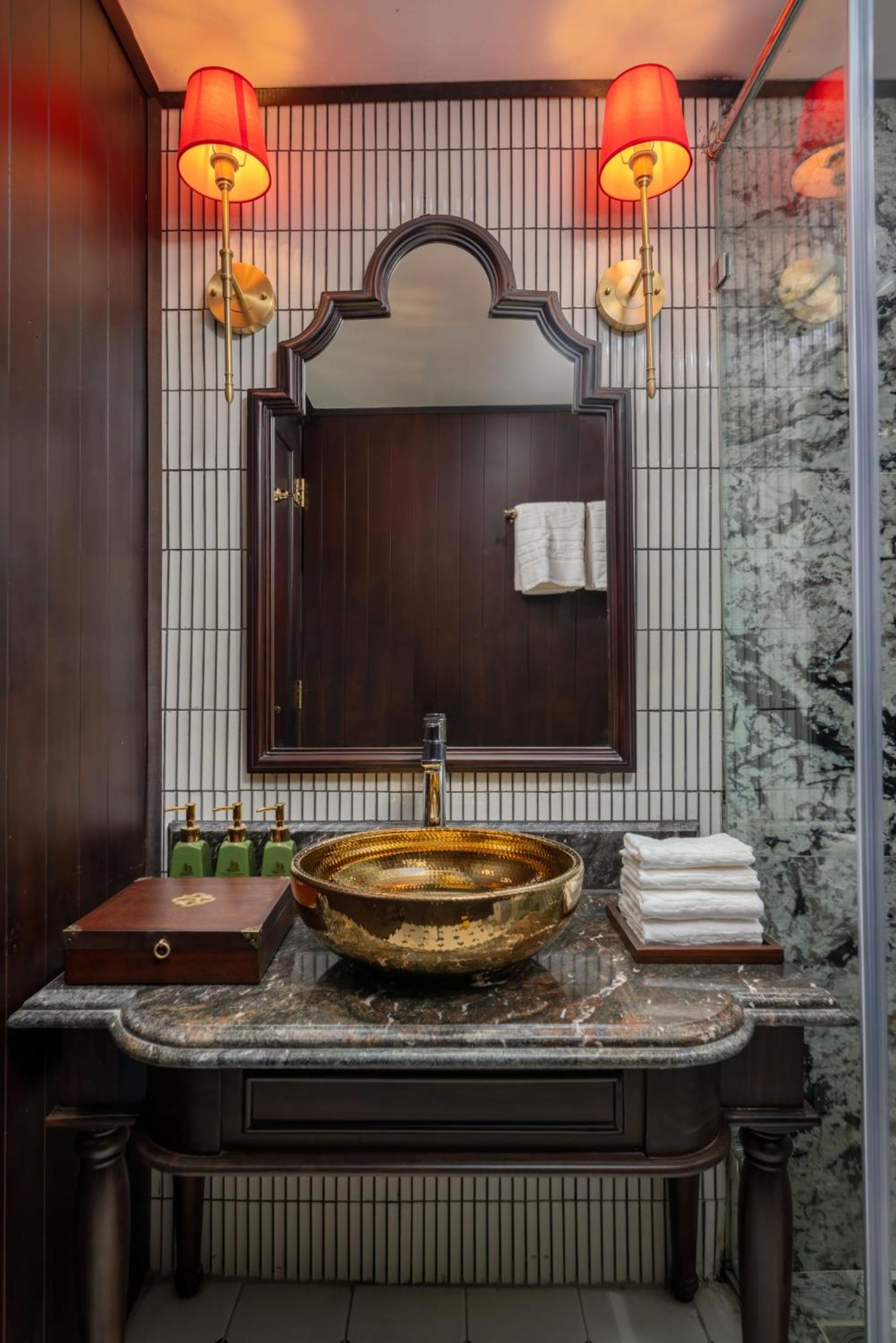Hotel Indochine Grand Lan Ha Bay 5*