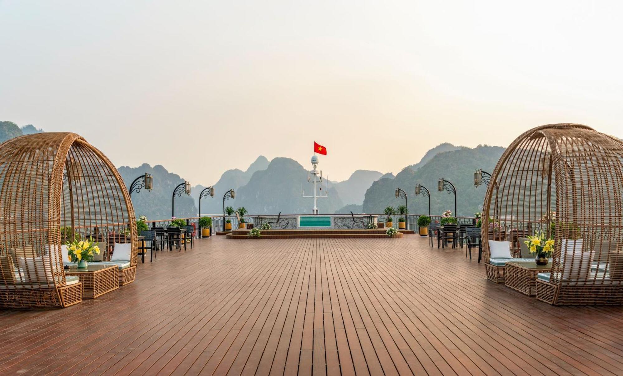 Indochine Grand Lan Ha Bay Hotel