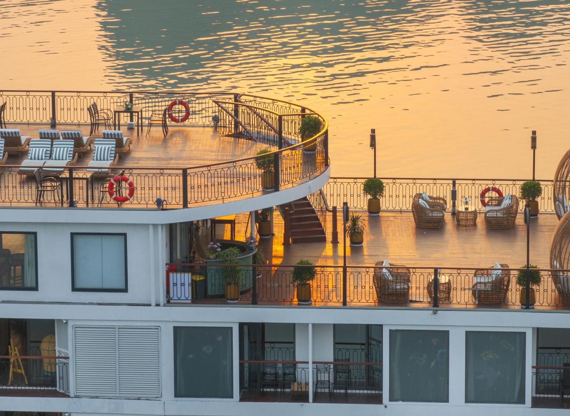 Hotel Indochine Grand Lan Ha Bay