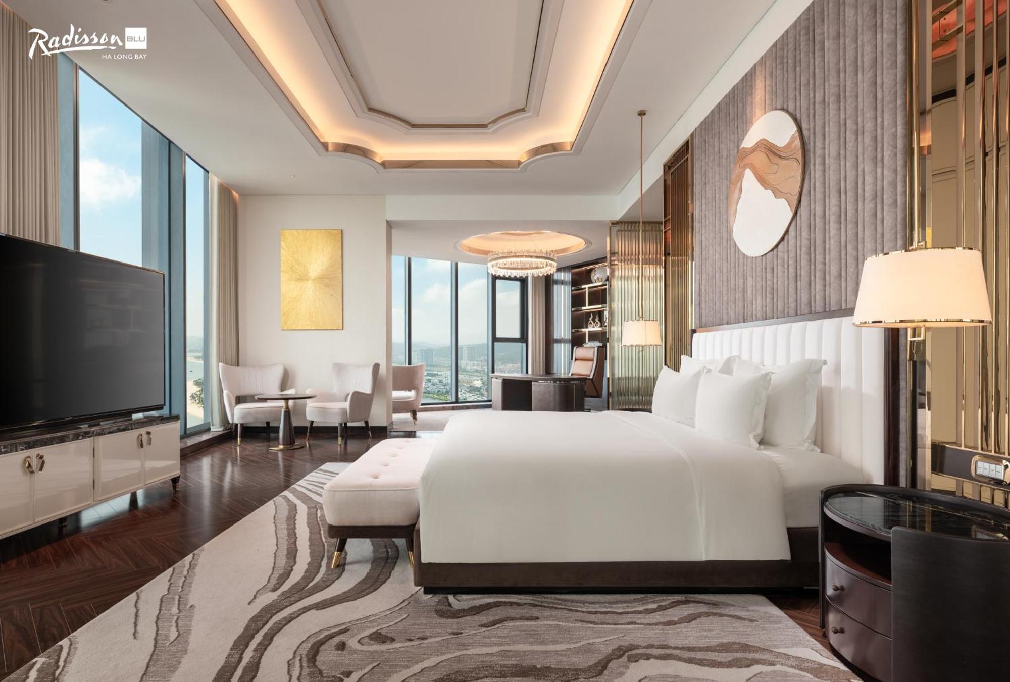 Hotel Radisson Blu Bay 5*