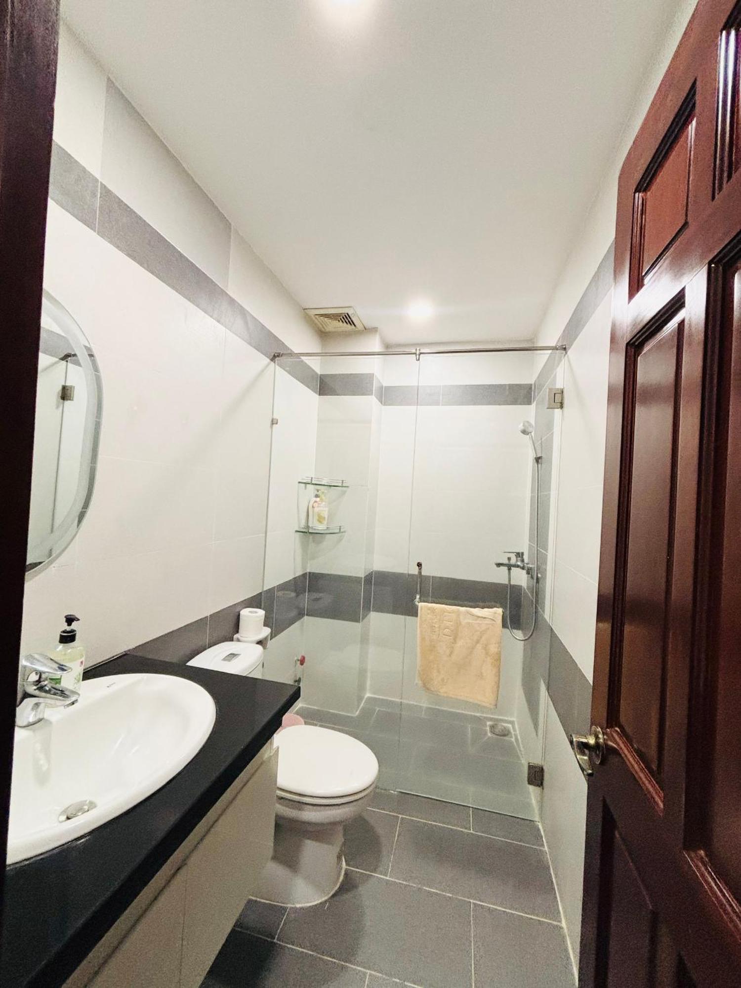 S Lux 5 Mins Walking In Apartment *