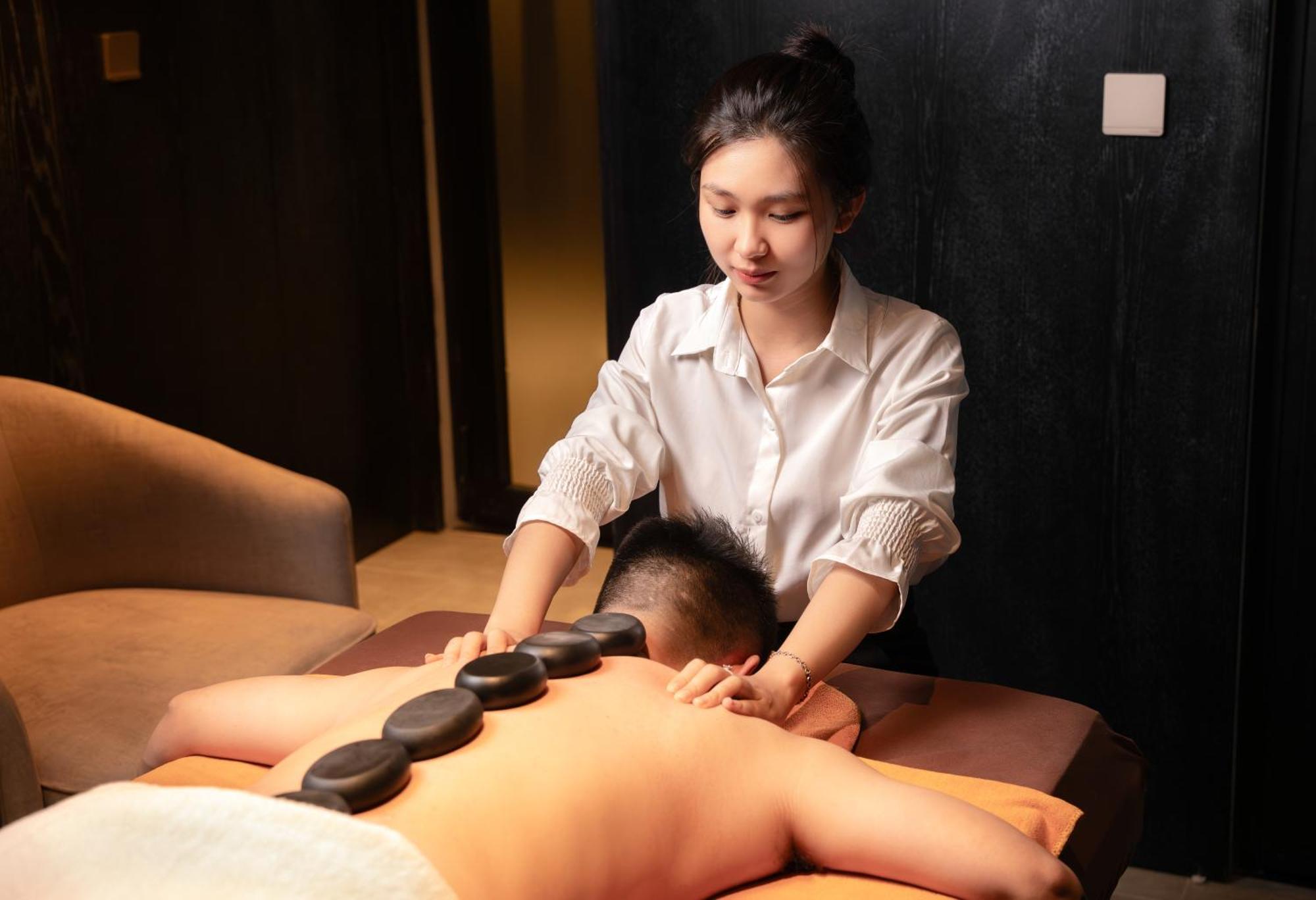 Luxe Paradise & Khách sạn