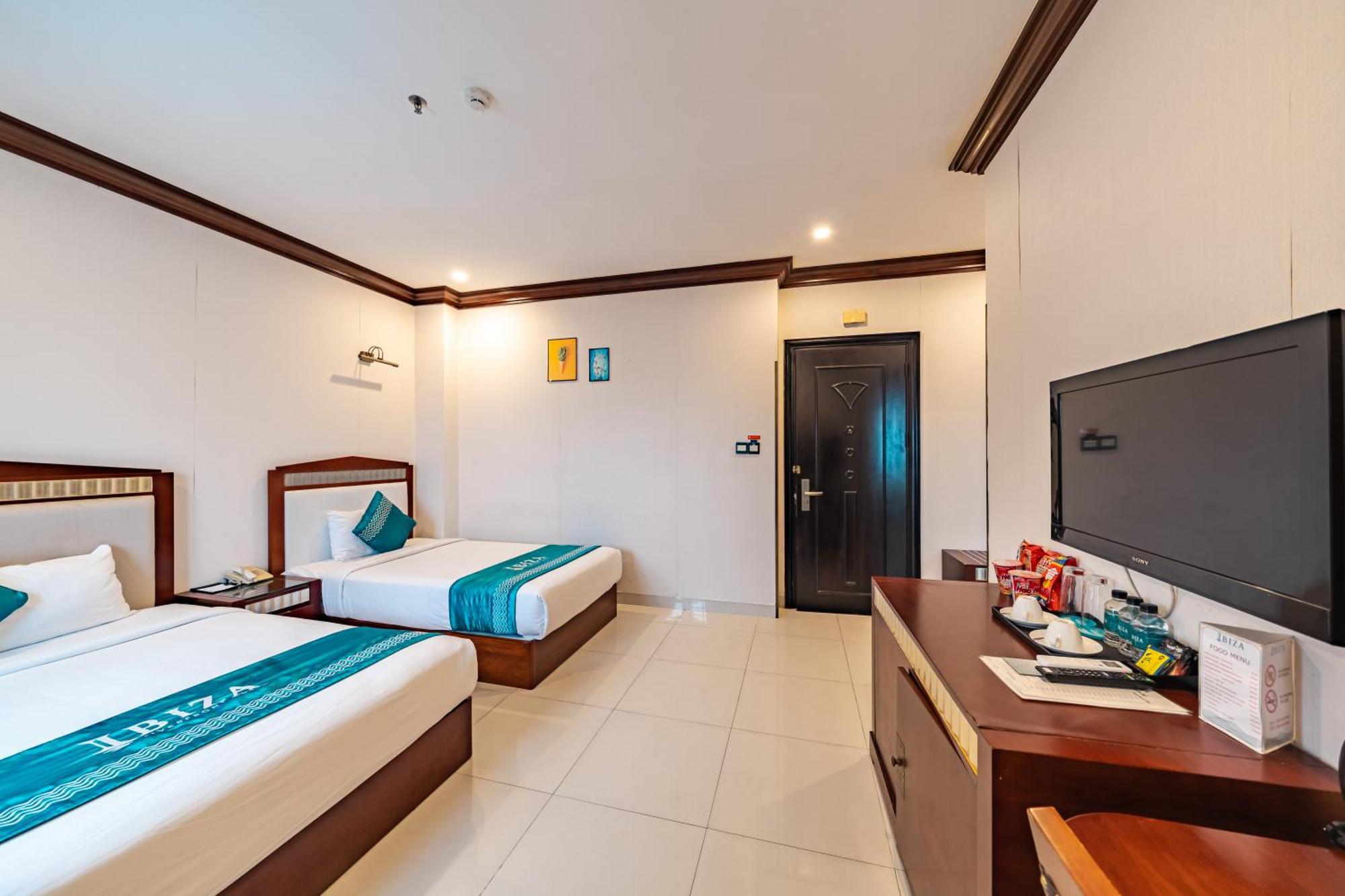 Ibiza Riverfront 4*