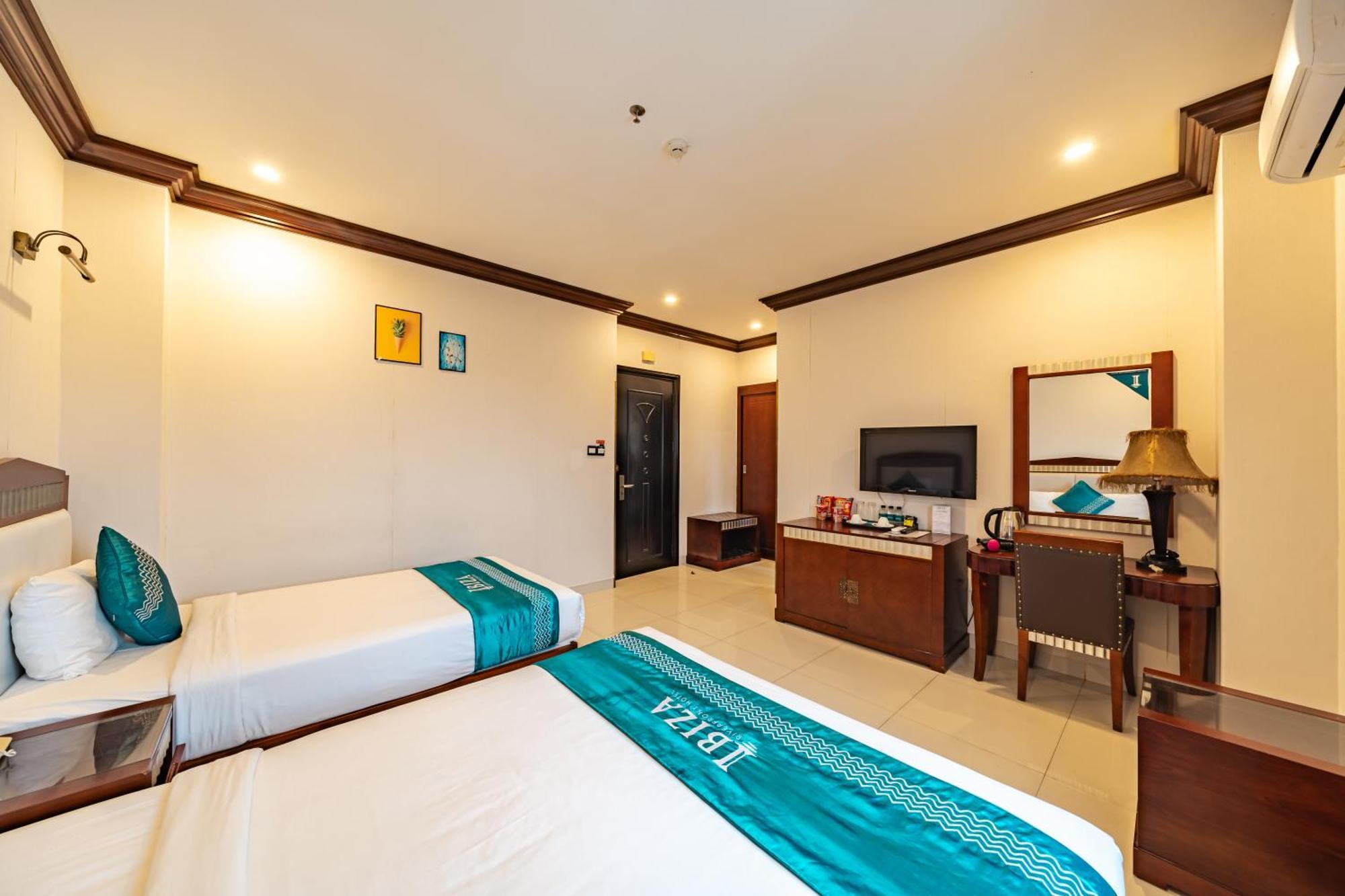 Hotel Ibiza Riverfront 4*