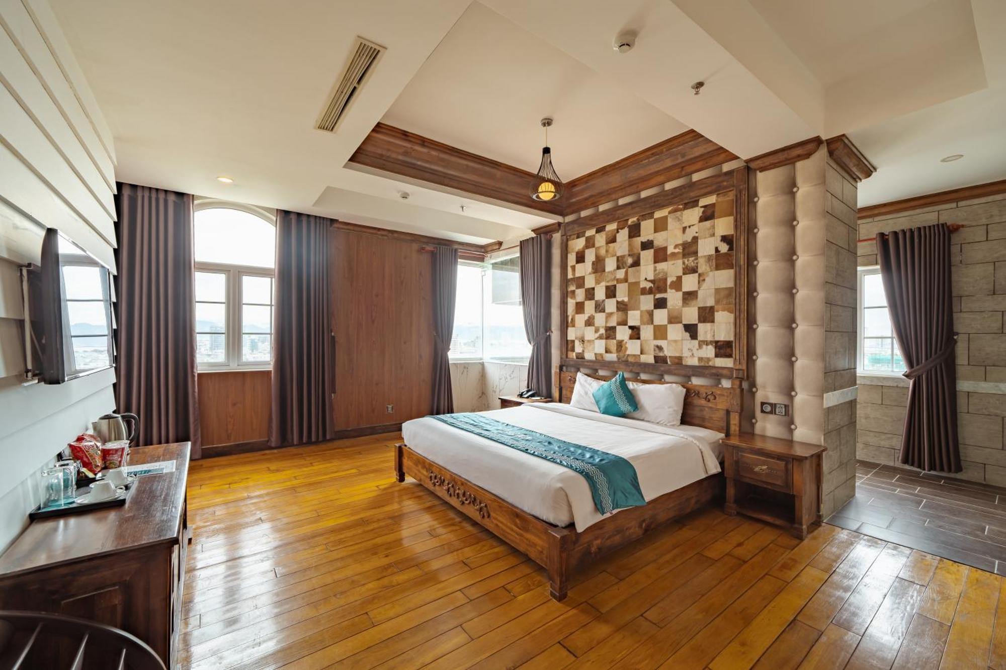 Ibiza Riverfront Hotel 4*