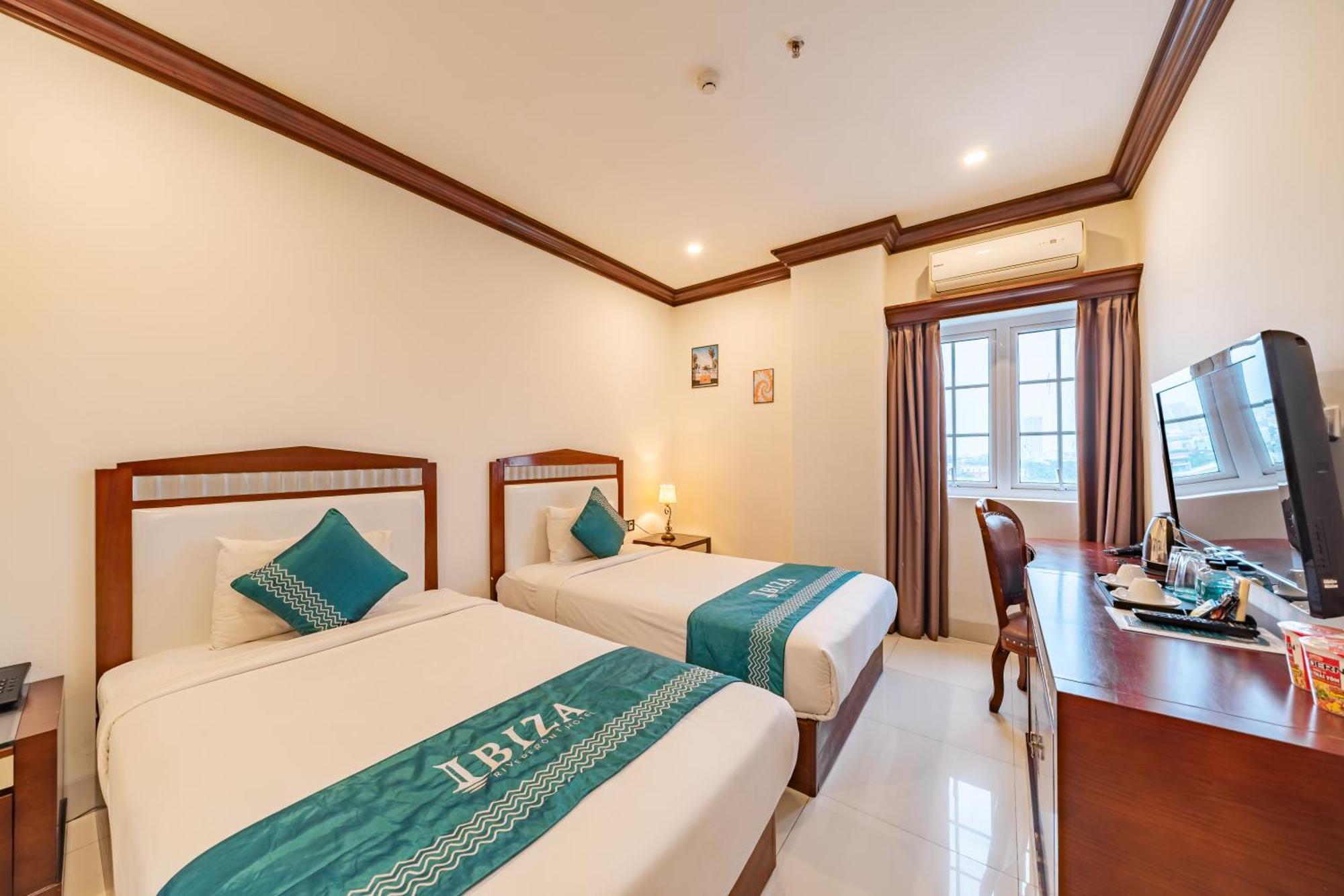 Ibiza Riverfront 4*
