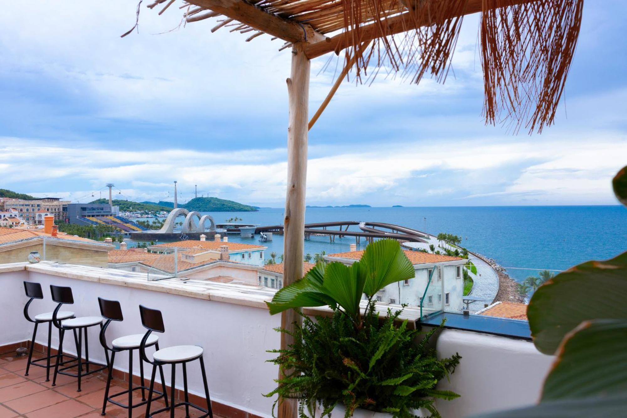 Lotus Corner & Rooftop Hotel 3*