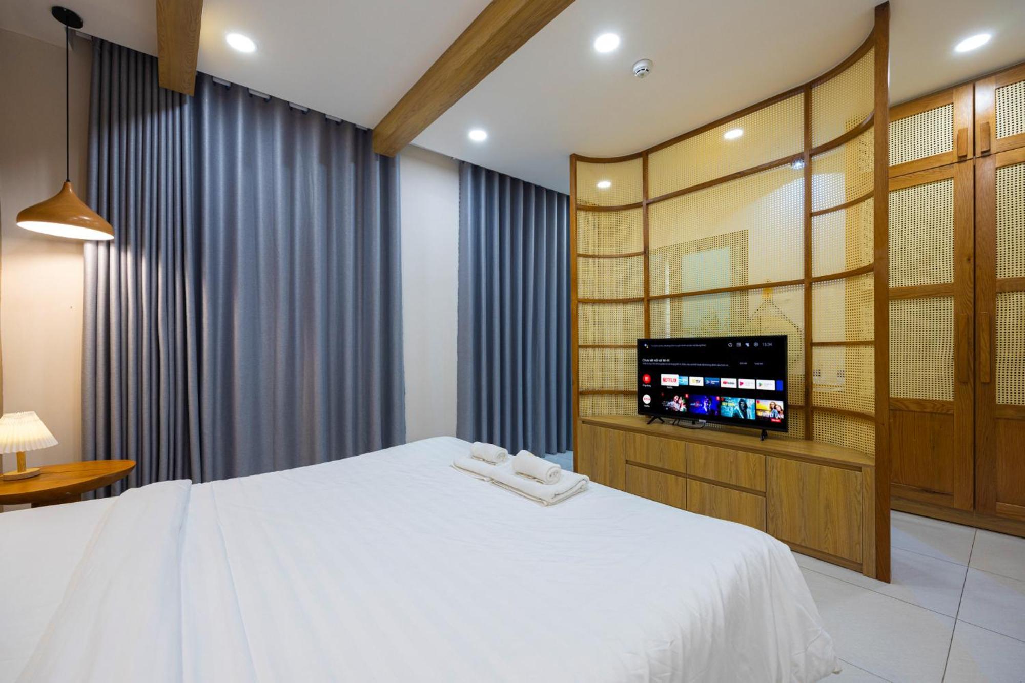 Lotus Corner & Rooftop Hotel