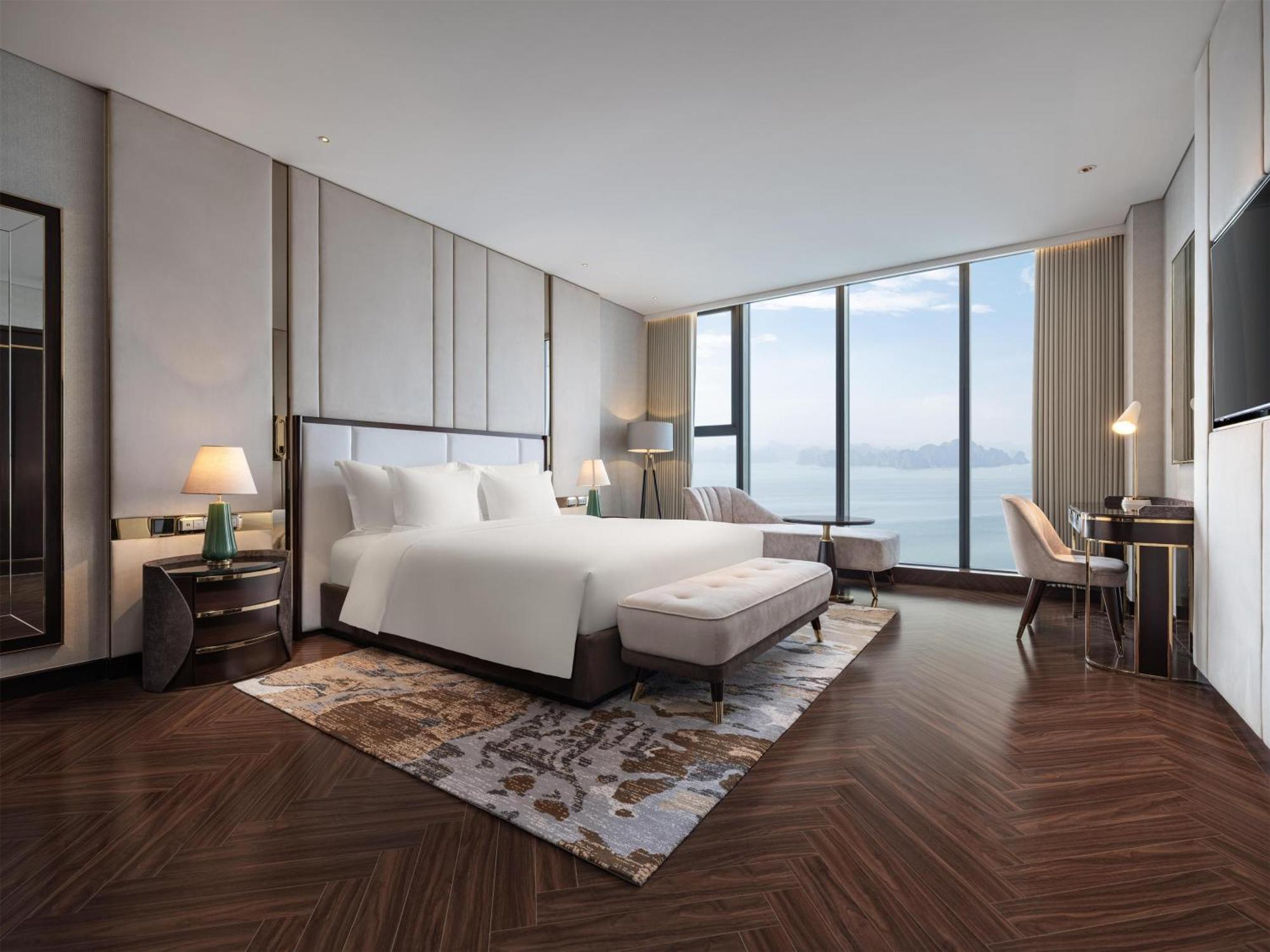 Radisson Blu Bay 5*