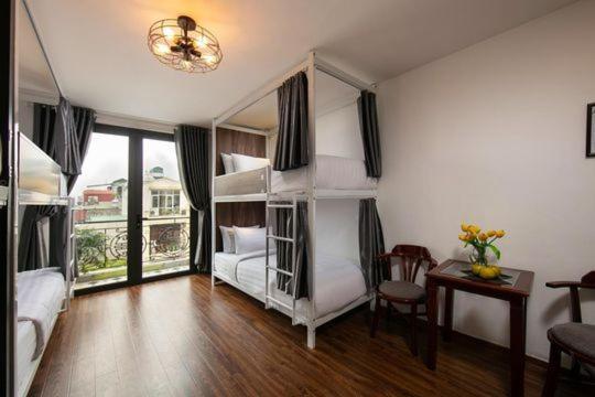 Hostel Eastern Gate &