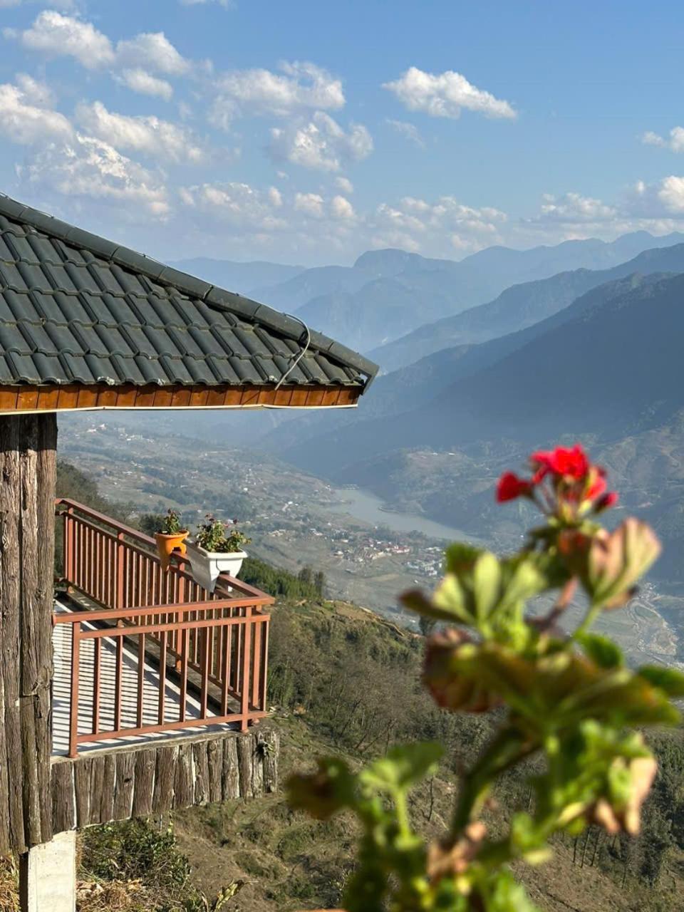 Sky Hill Retreat Lodge *