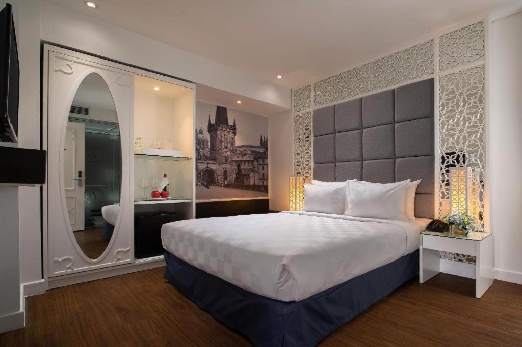 Hotel Le Petit & Rooftop Bar Hanoi