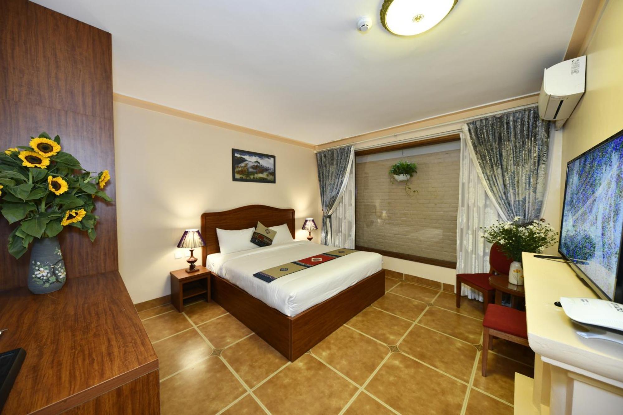 Symphony Hotel 3*