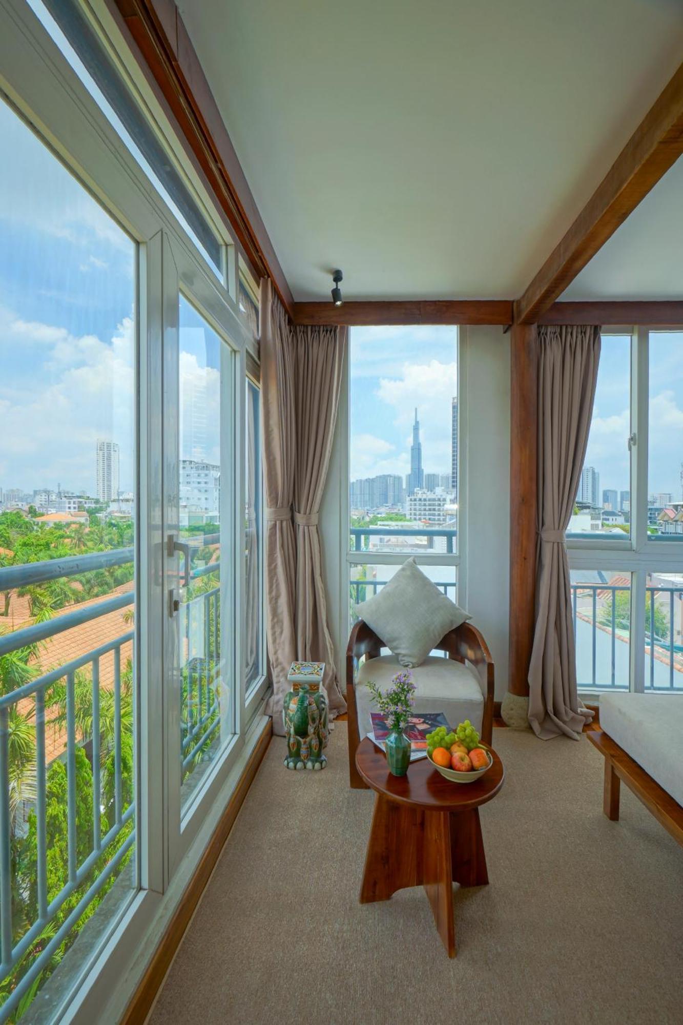 Khách sạn Nexus House Lang Bao Chi 4*
