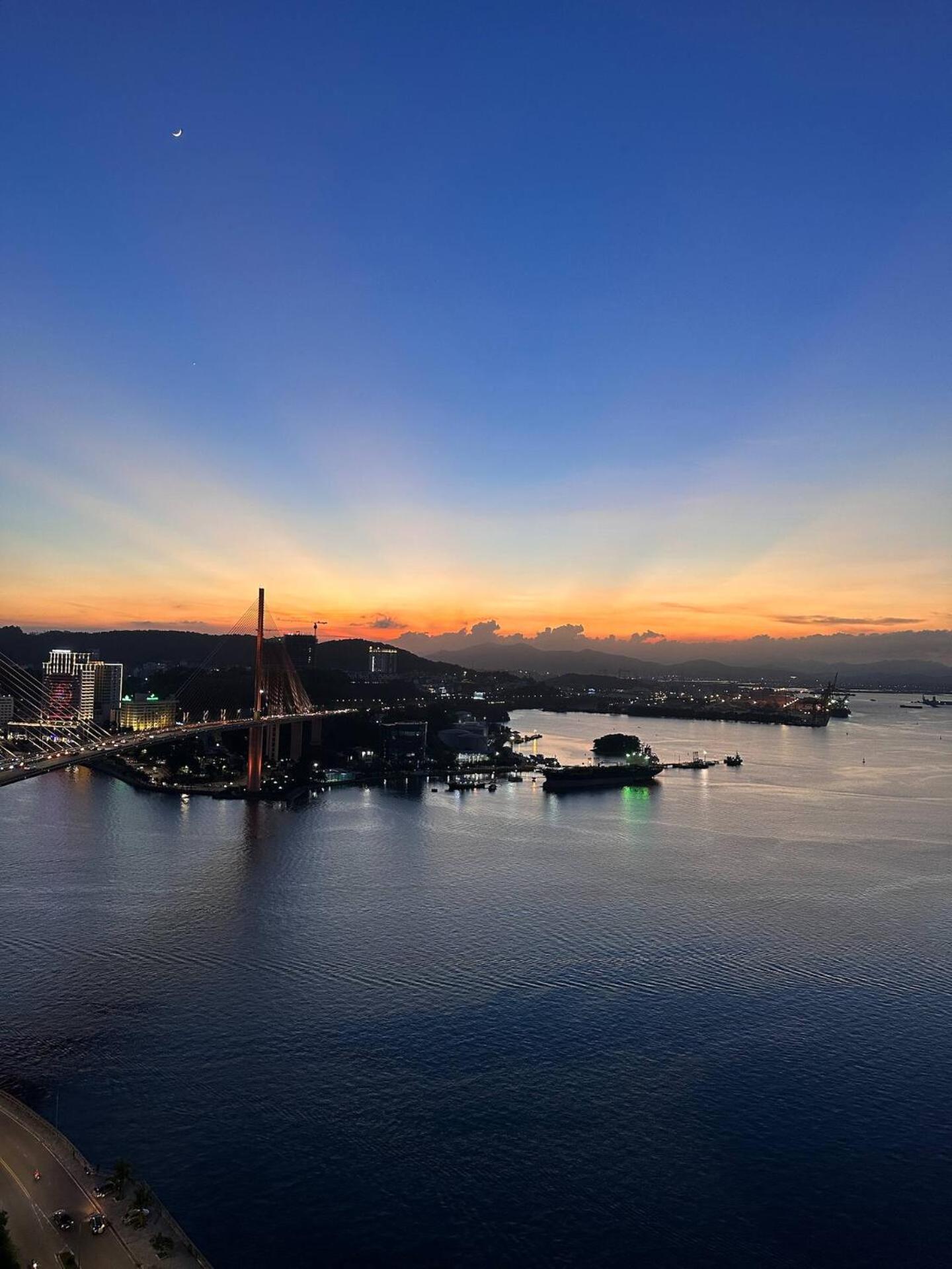 Apartment On 27th & 32nd Floor,ha Long Bay View & Bai Chay Bridge Ha Long