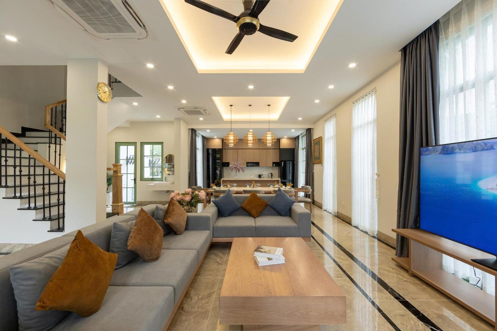 Elyday Hillside - Sea & Firework View Hotel 4*
