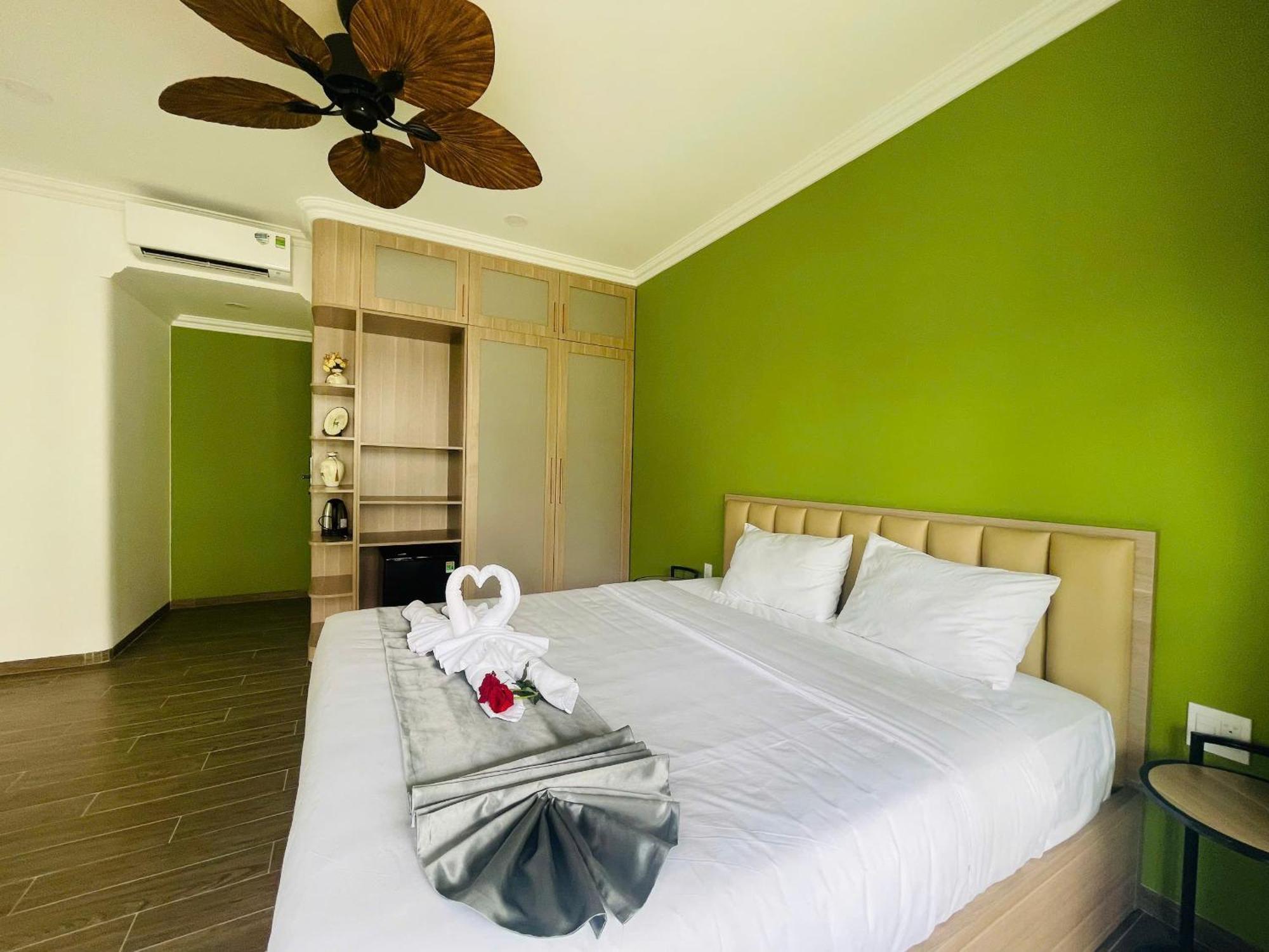 Elyday Hillside - Sea & Firework View 4* Phu Quoc