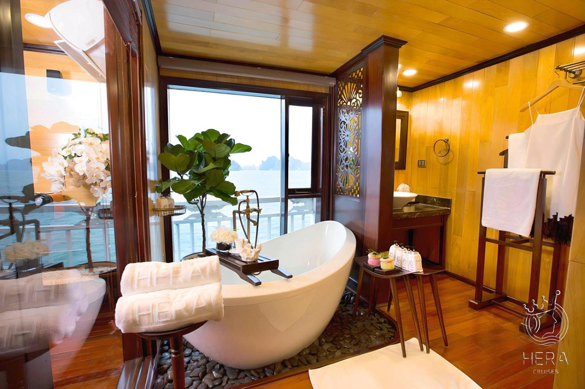  Hera Grand Luxury Cruise