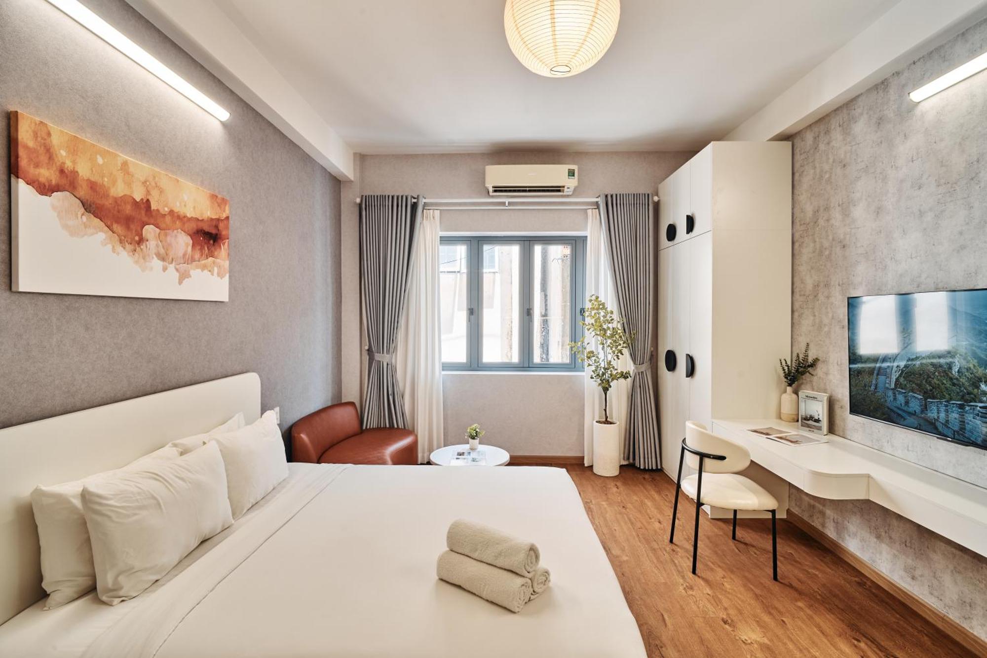 S Lux 5 Mins Walking In Ho Chi Minh City