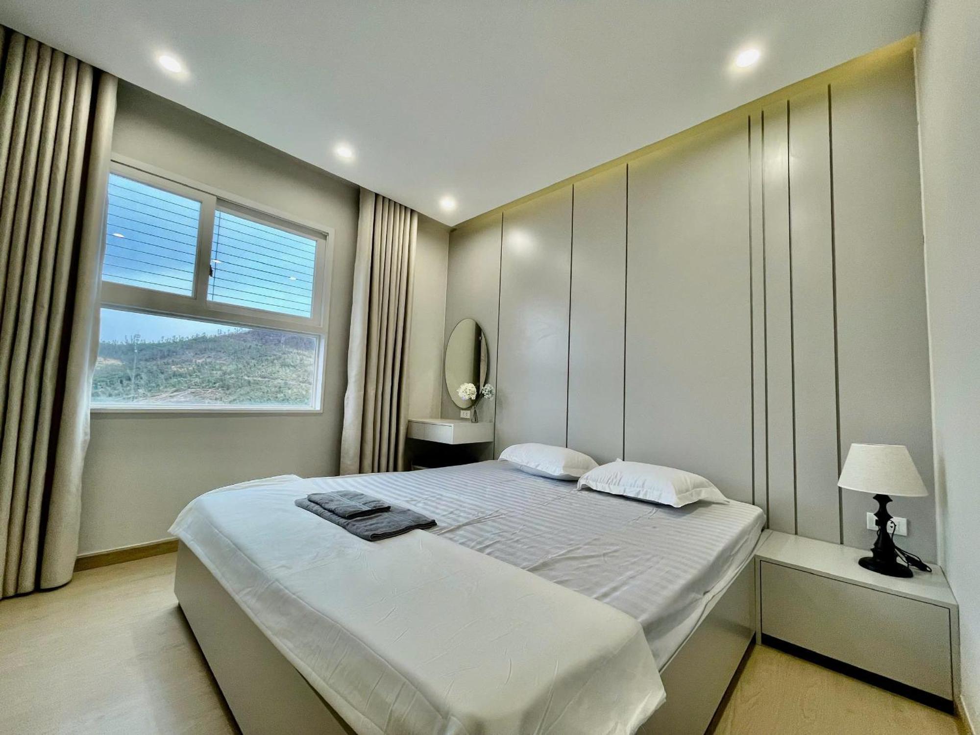 By's House- Ho View Bien Apartment Ha Long