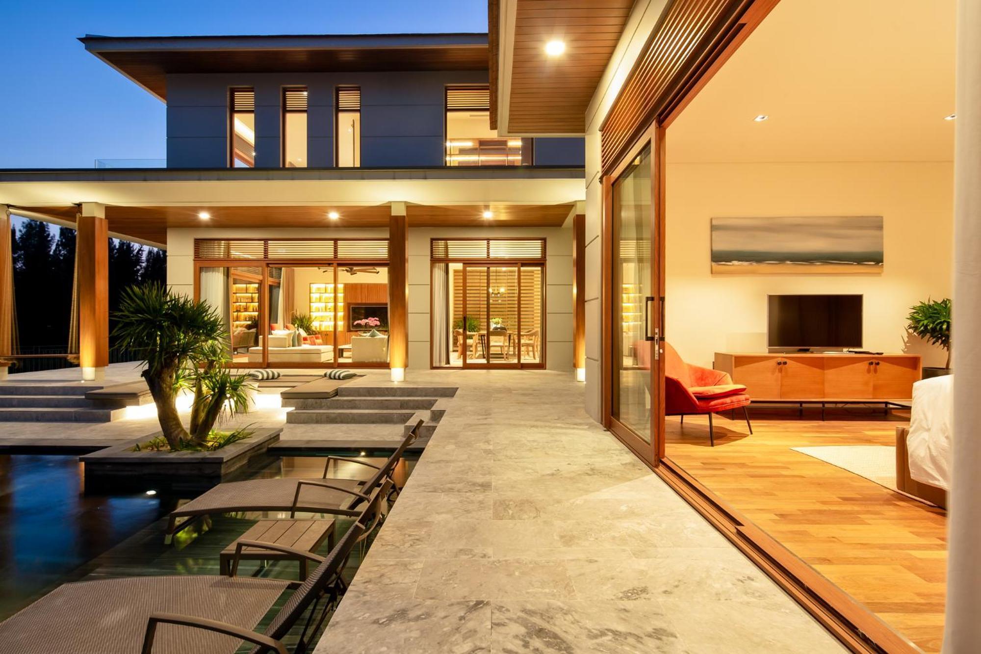 Deluxe Beachside 5* Da Nang