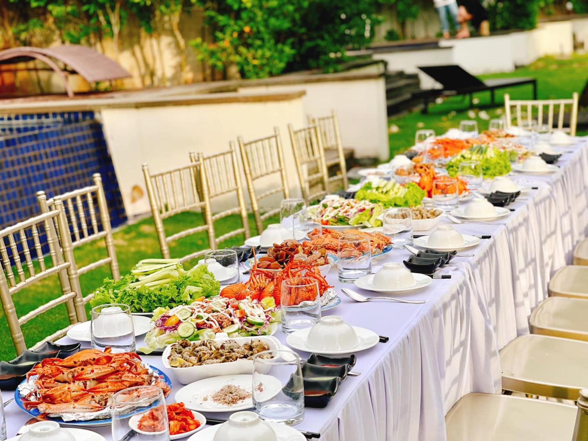 Deluxe Beachside 5* Da Nang