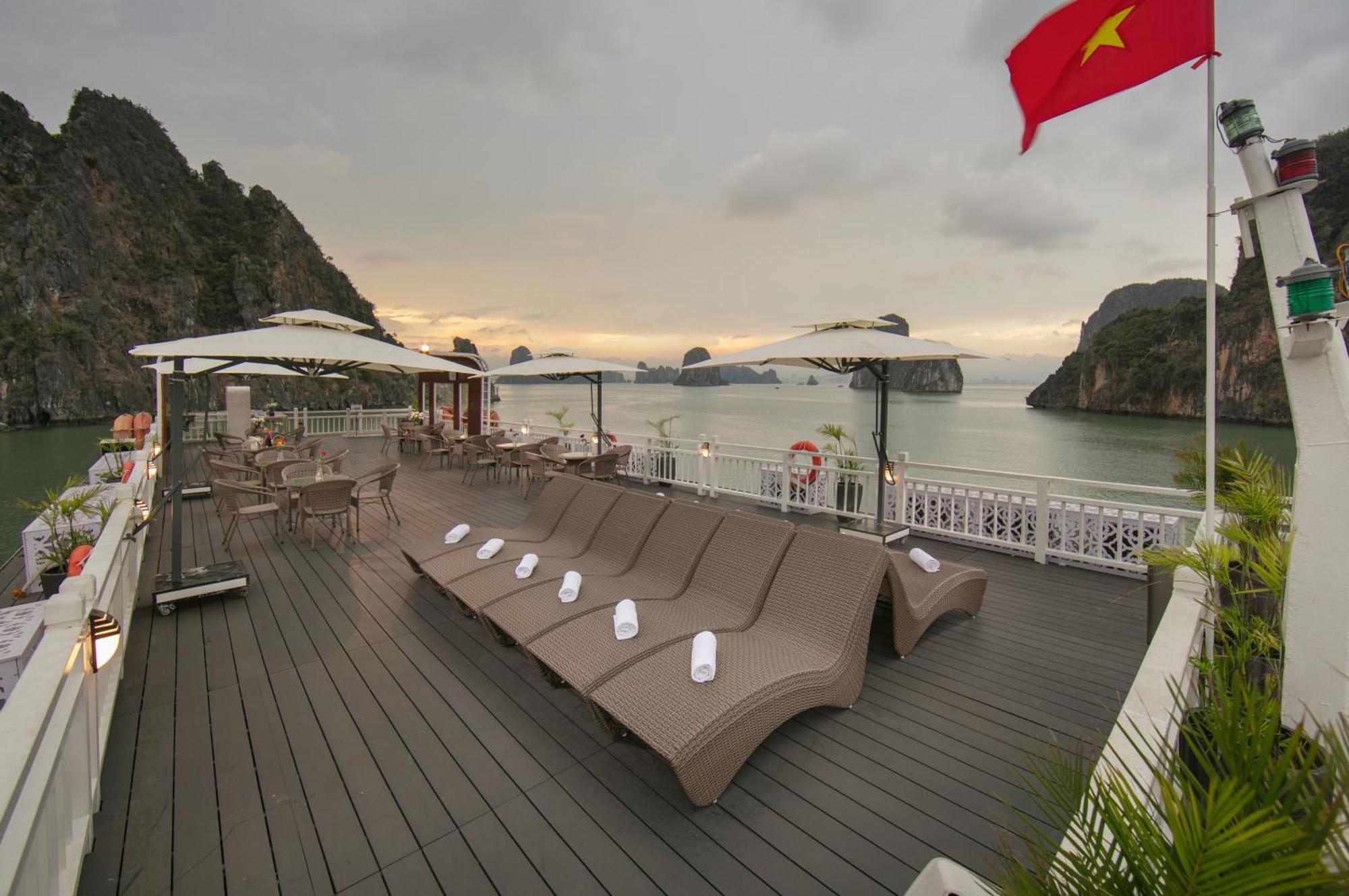 Botel Arcady Cruise Ha Long