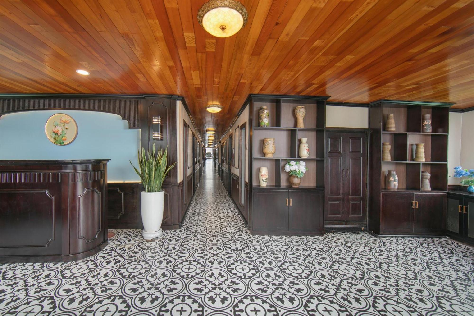 Arcady Cruise Botel